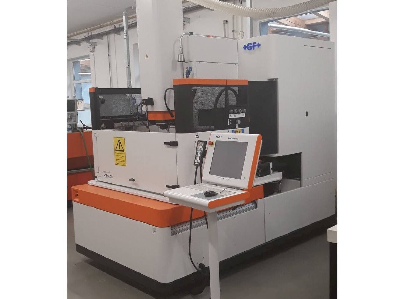 Makine  AgieCharmilles Form 30 - Önden görünüm