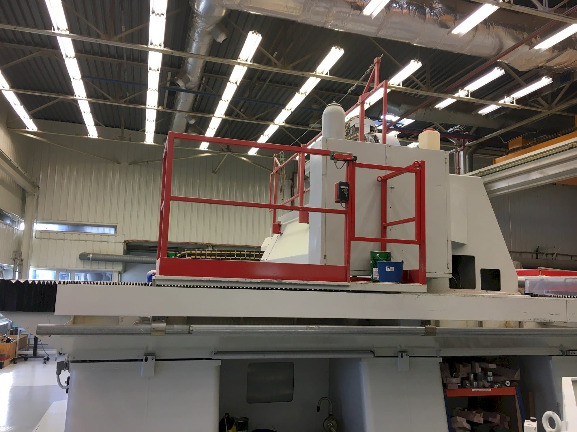 Makine  Forest Line Minumac II 305 TH - Önden görünüm