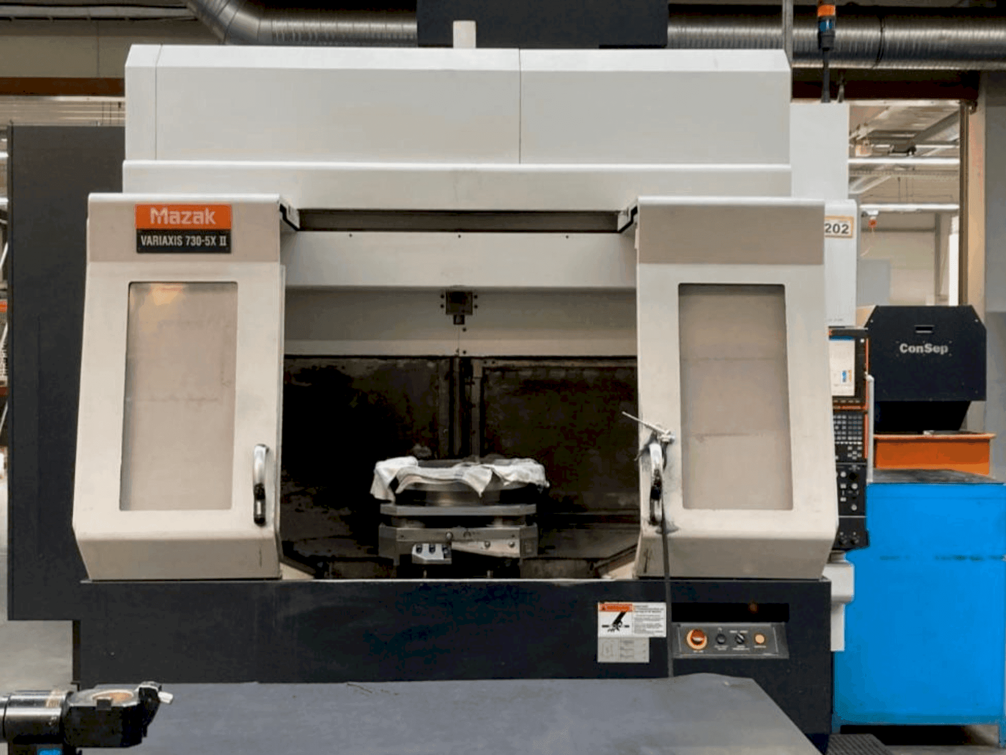 Makine  Mazak VARIAXIS 730/5X II - Önden görünüm