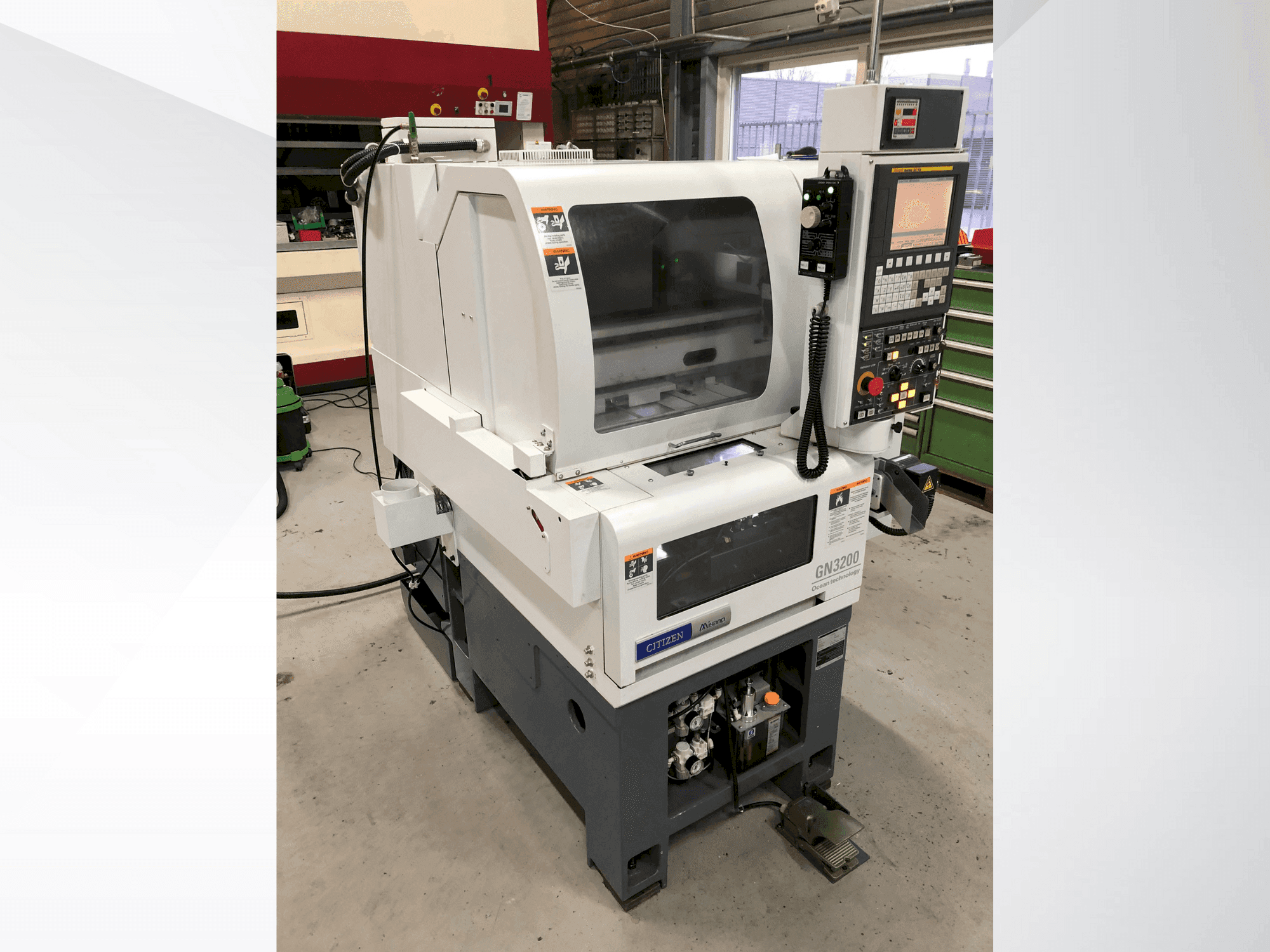 Makine  Citizen Miyano GN-3200 - Önden görünüm