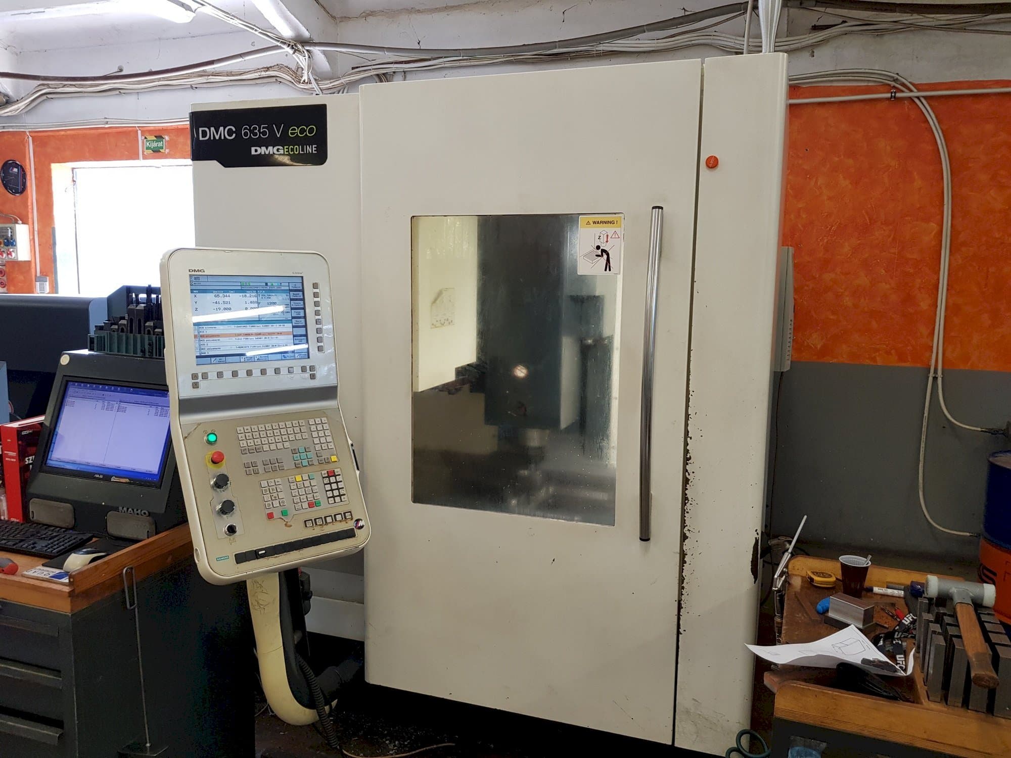 Makine  DMG DMC 635 V eco - Önden görünüm