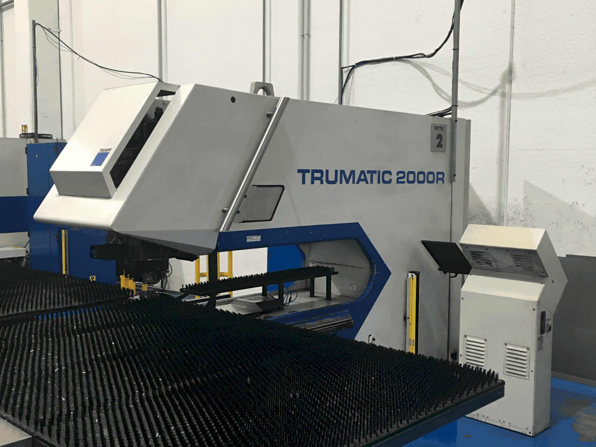 Makine  TRUMPF TC2000R - Önden görünüm