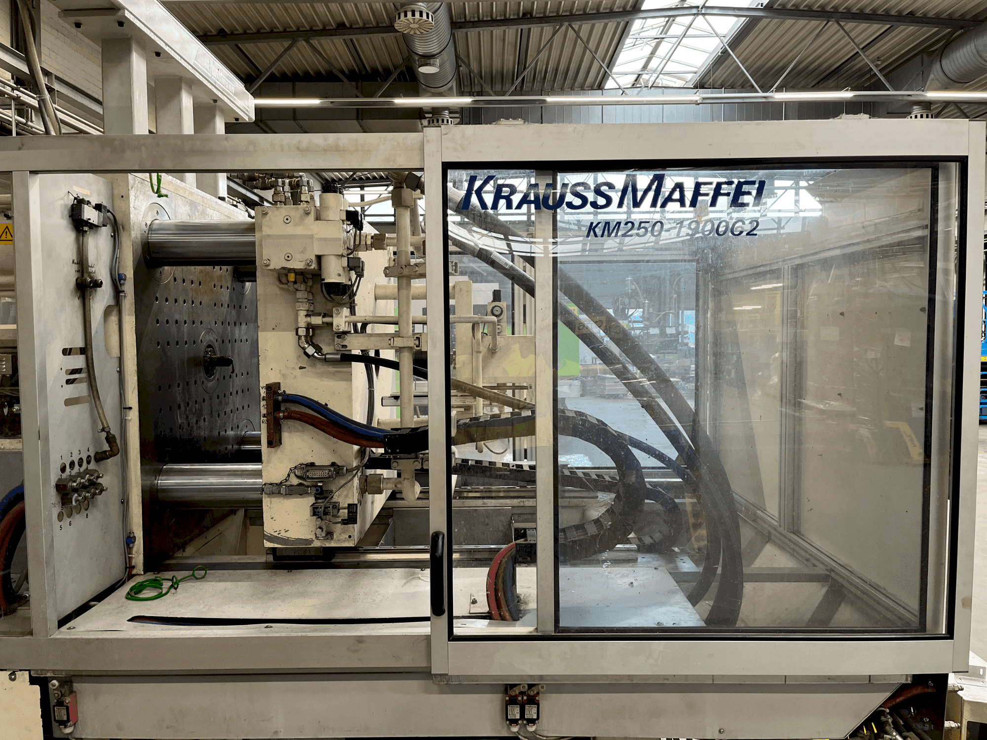 Makine  Krauss Maffei 250-1900 C2 - Önden görünüm