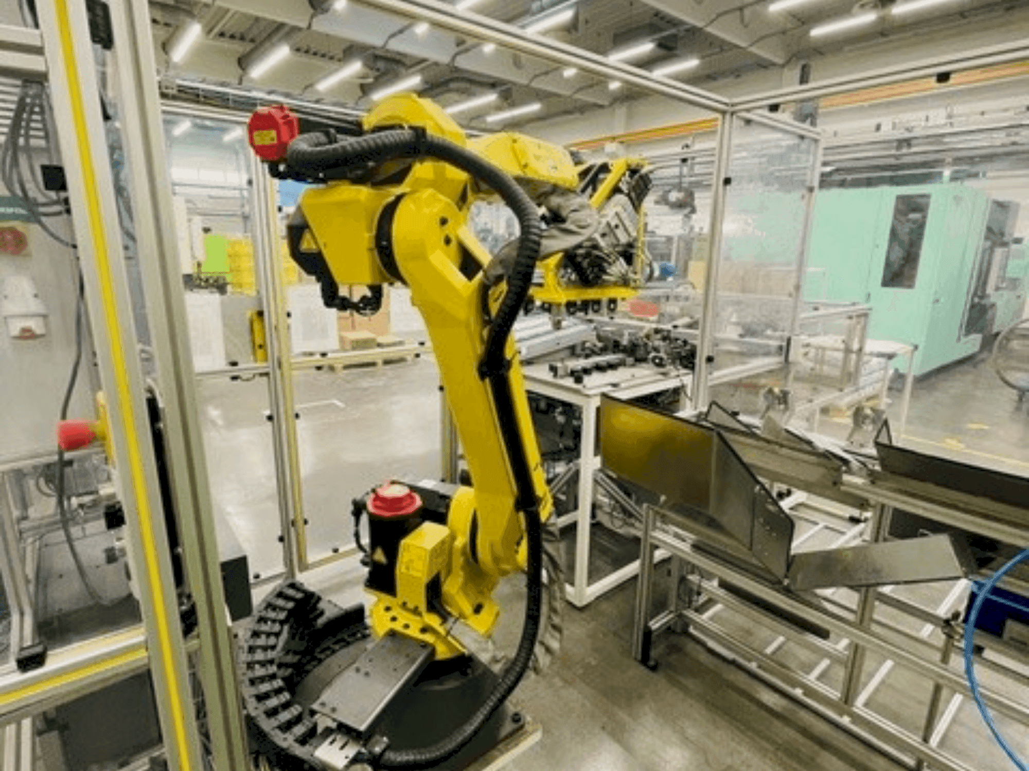 Makine  FANUC M-20ia 35M - Önden görünüm