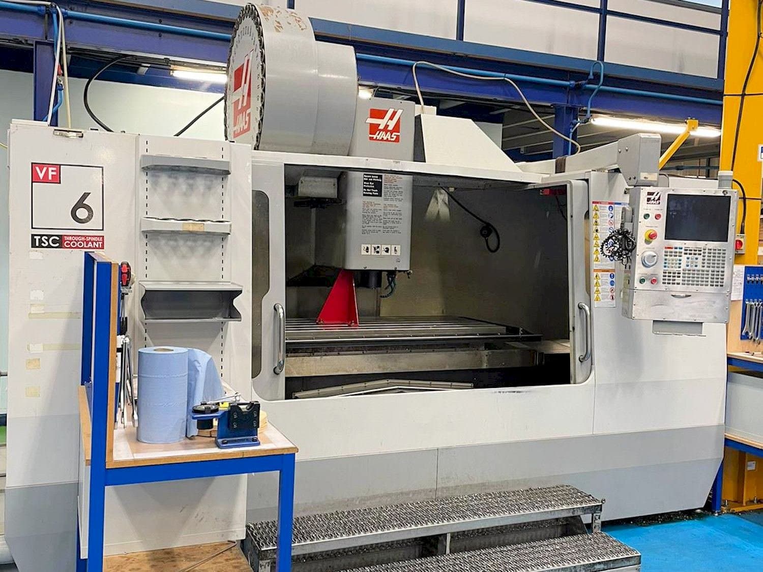 Makine  HAAS VF-6 - Önden görünüm