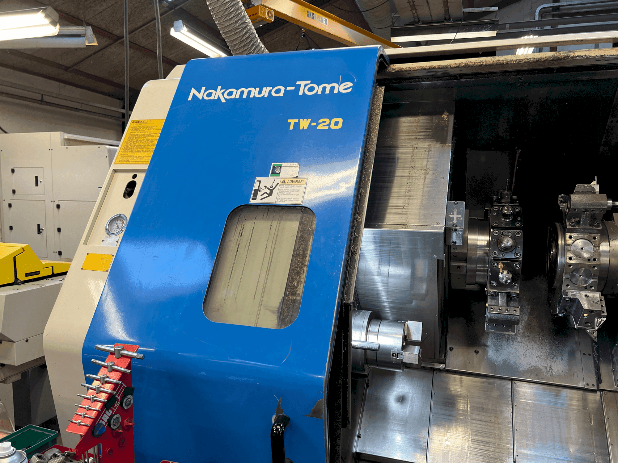 Makine  NAKAMURA TW-20 - Önden görünüm