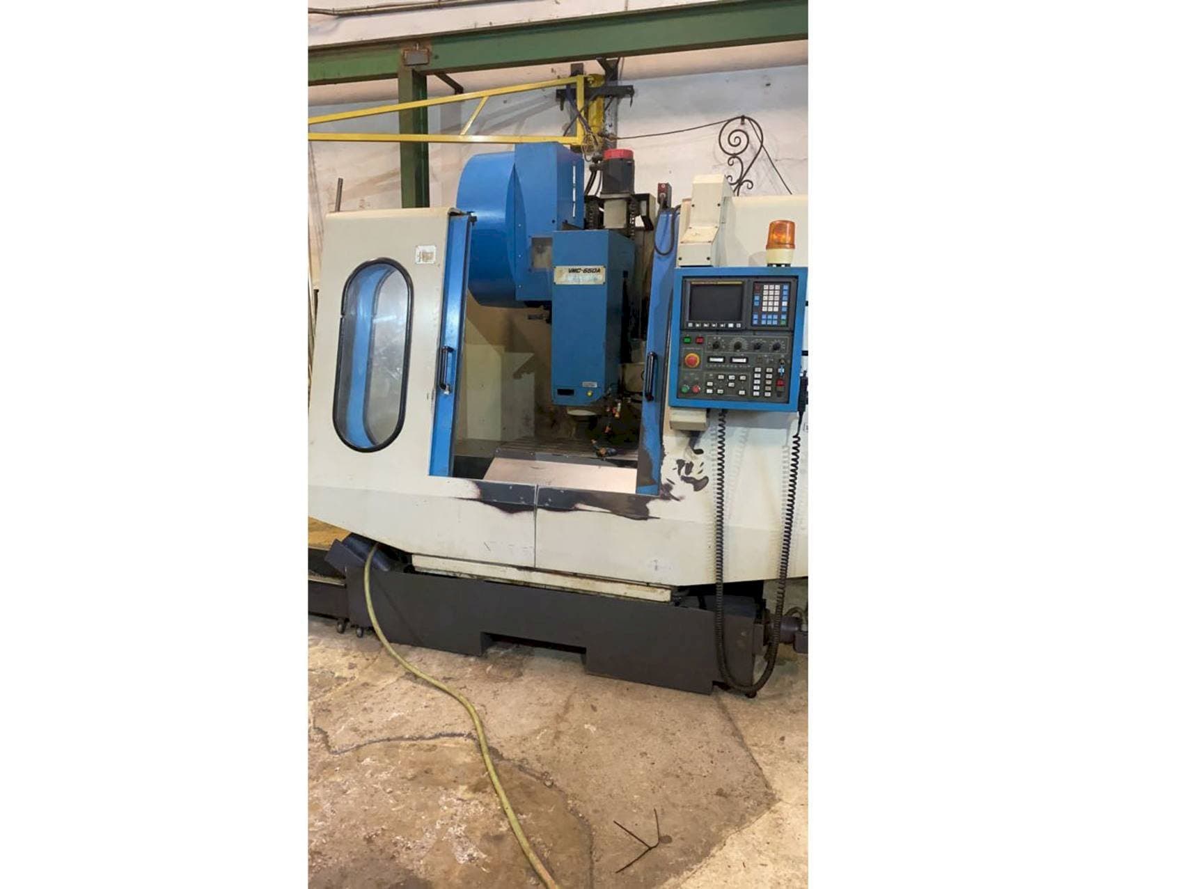 Makine  Johnford VMC 650A - Önden görünüm