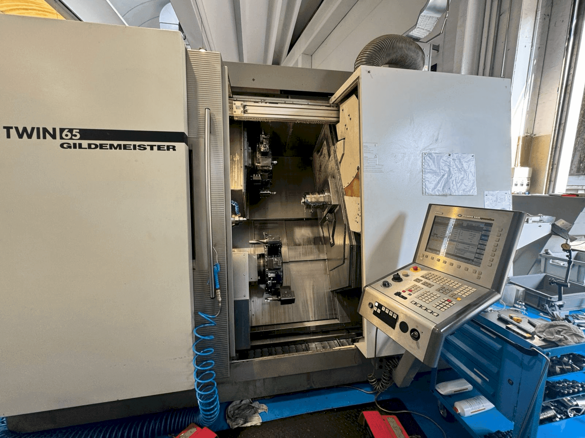 Makine  Gildemeister Twin 65 - Önden görünüm