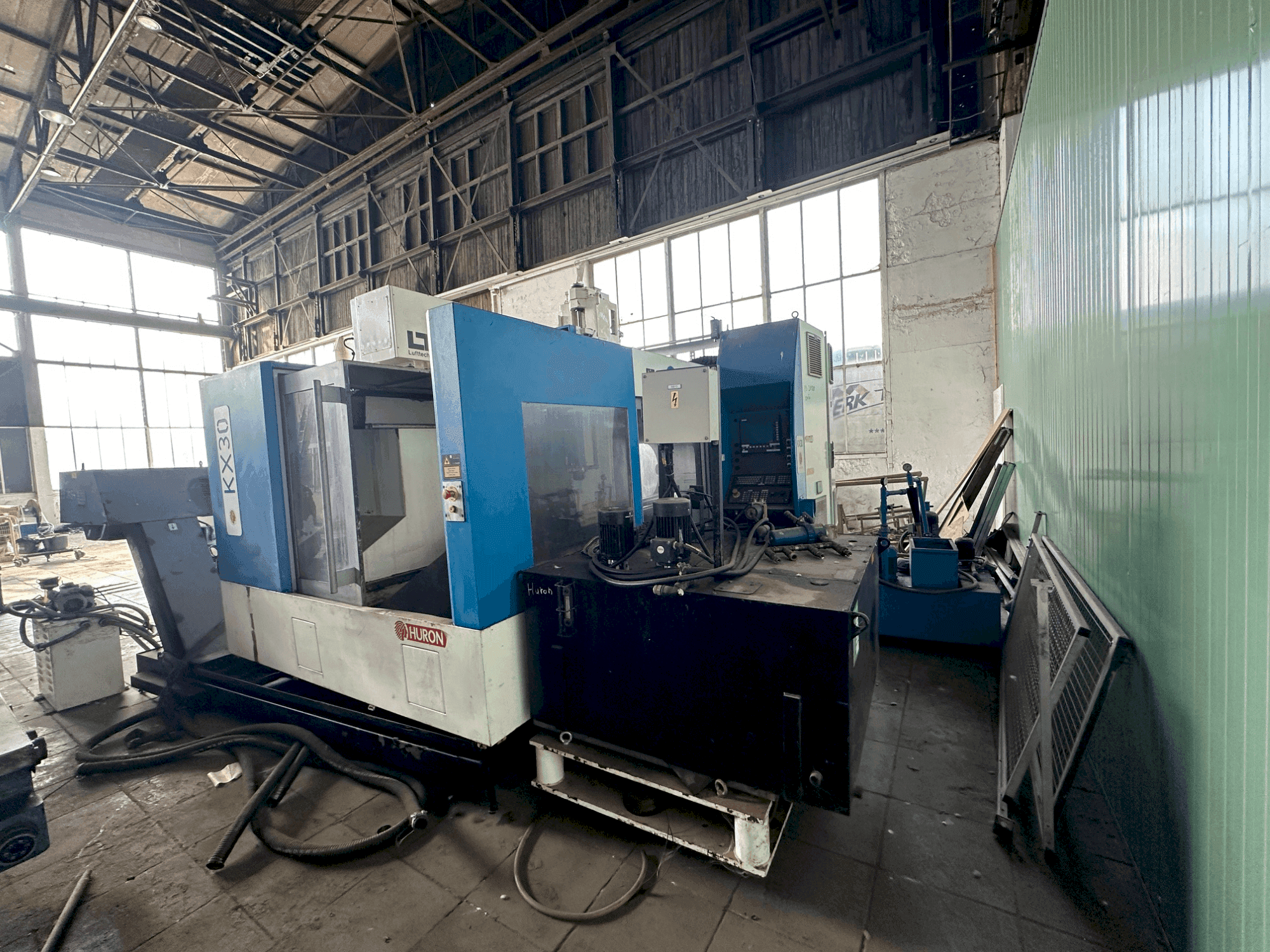 Makine  Huron KX30 - Önden görünüm