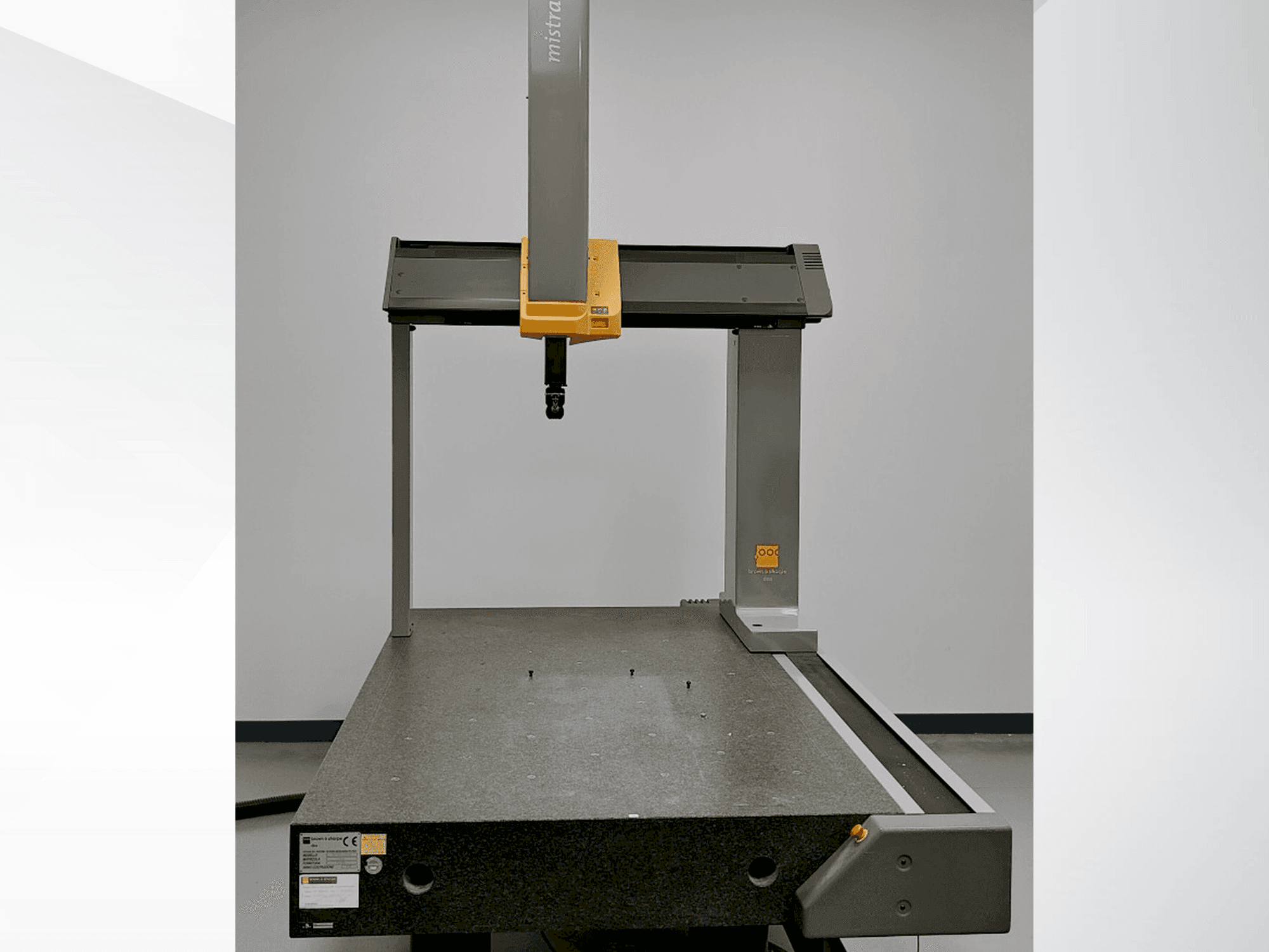 Makine  BROWN & SHARPE Mistral - Önden görünüm