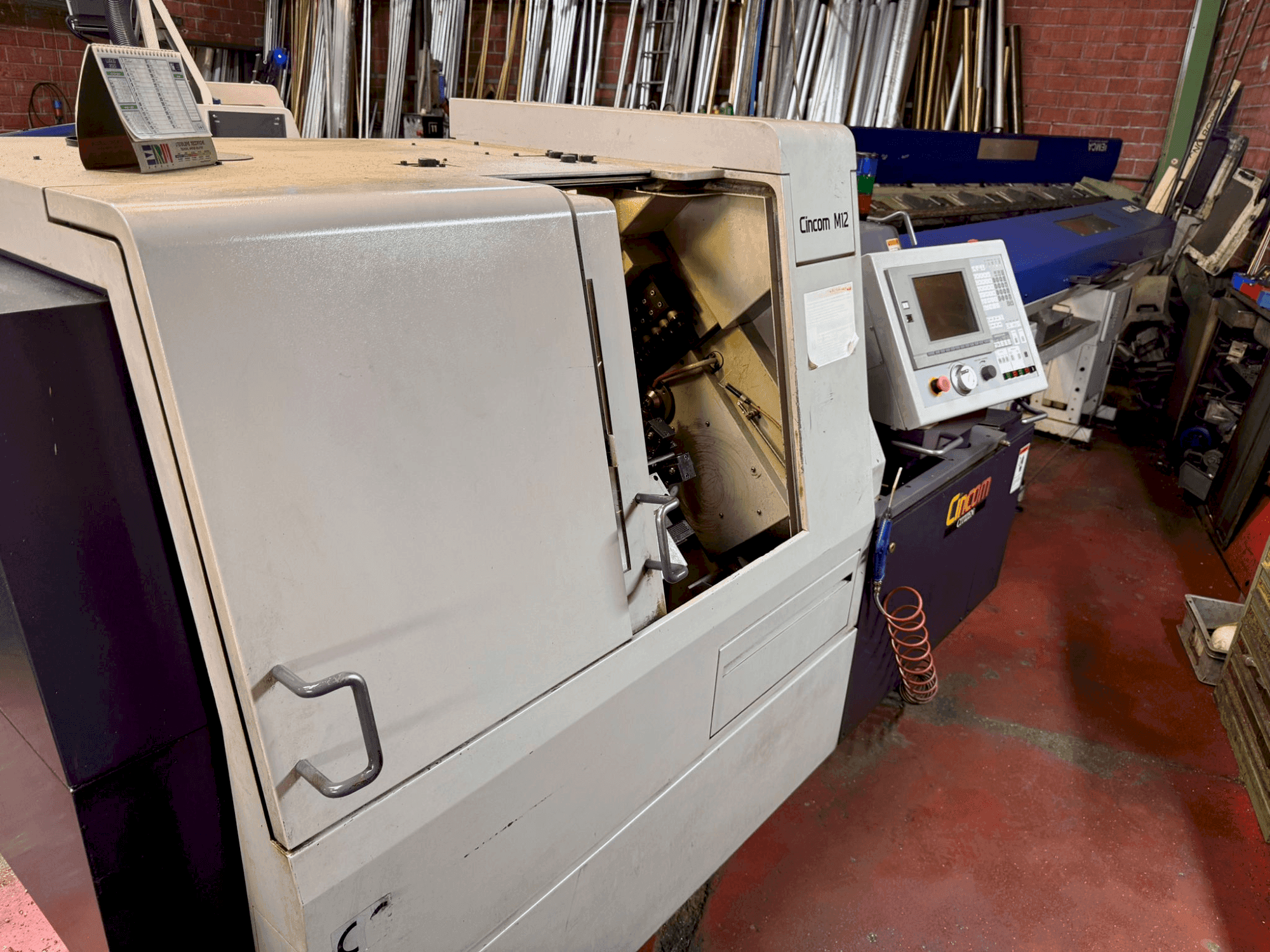 Makine  Citizen CINCOM M12 - Önden görünüm