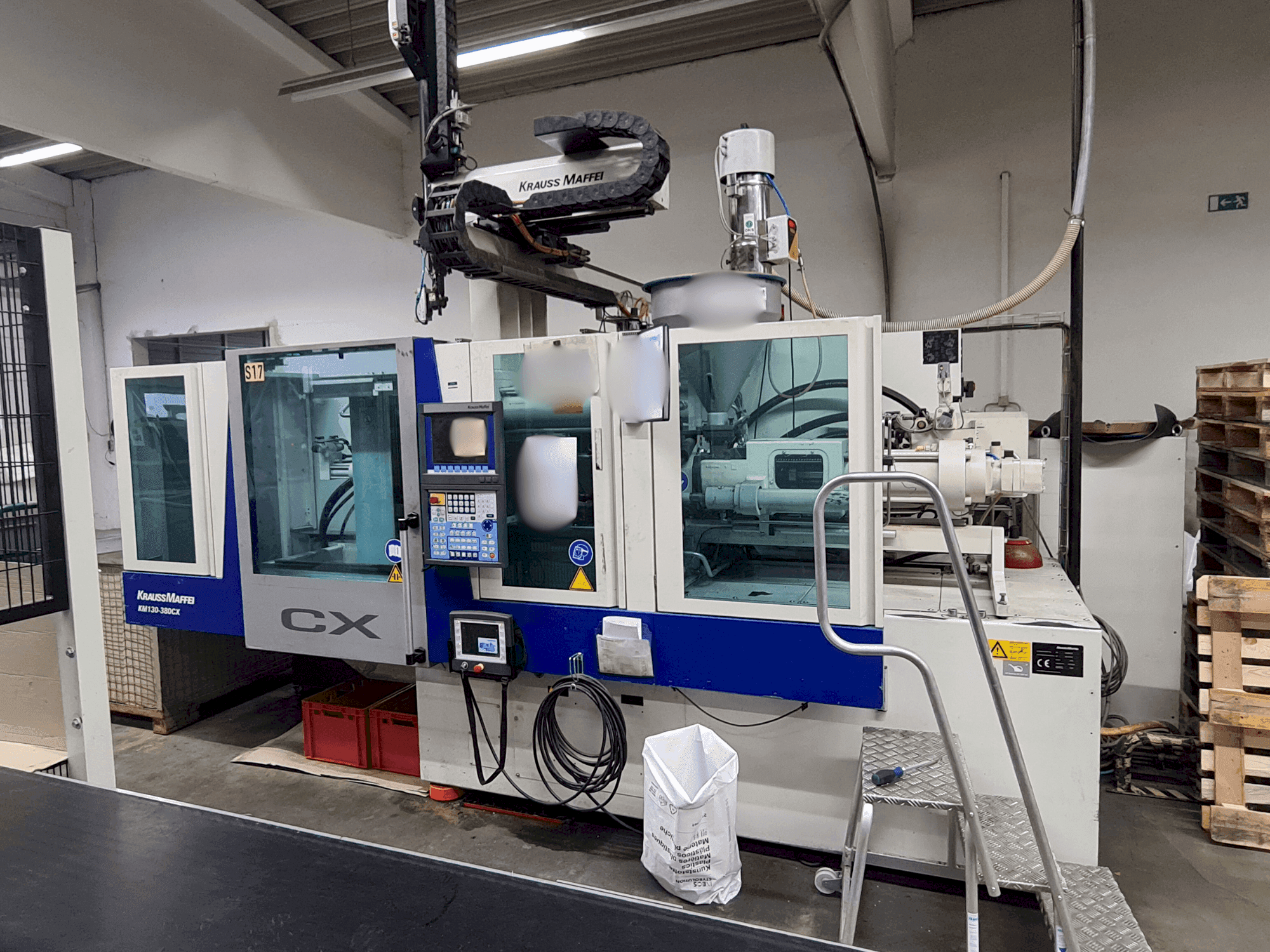 Makine  Krauss Maffei 130-380 CX - Önden görünüm