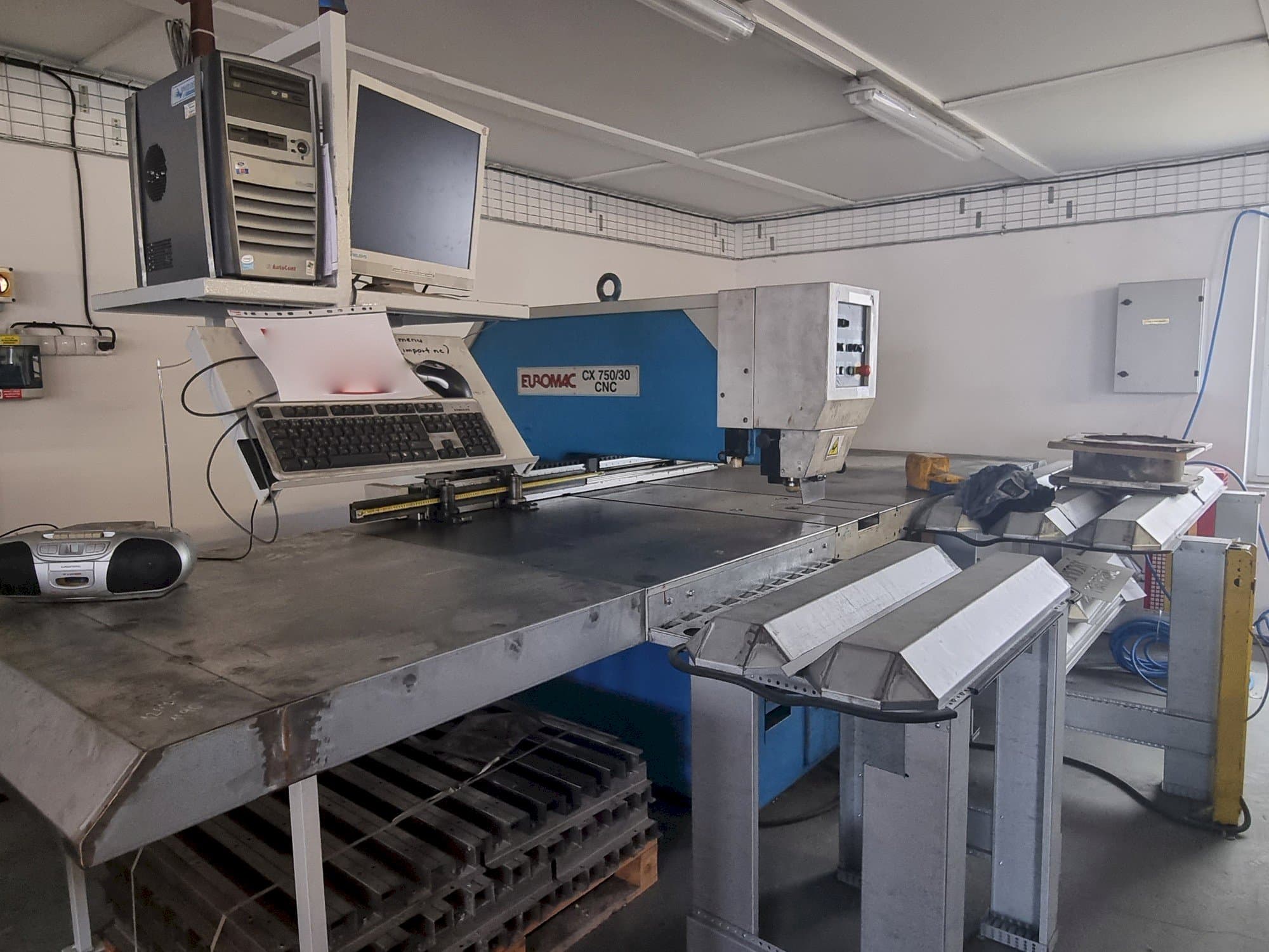 Makine  Euromac CX 750/30 CNC - Önden görünüm