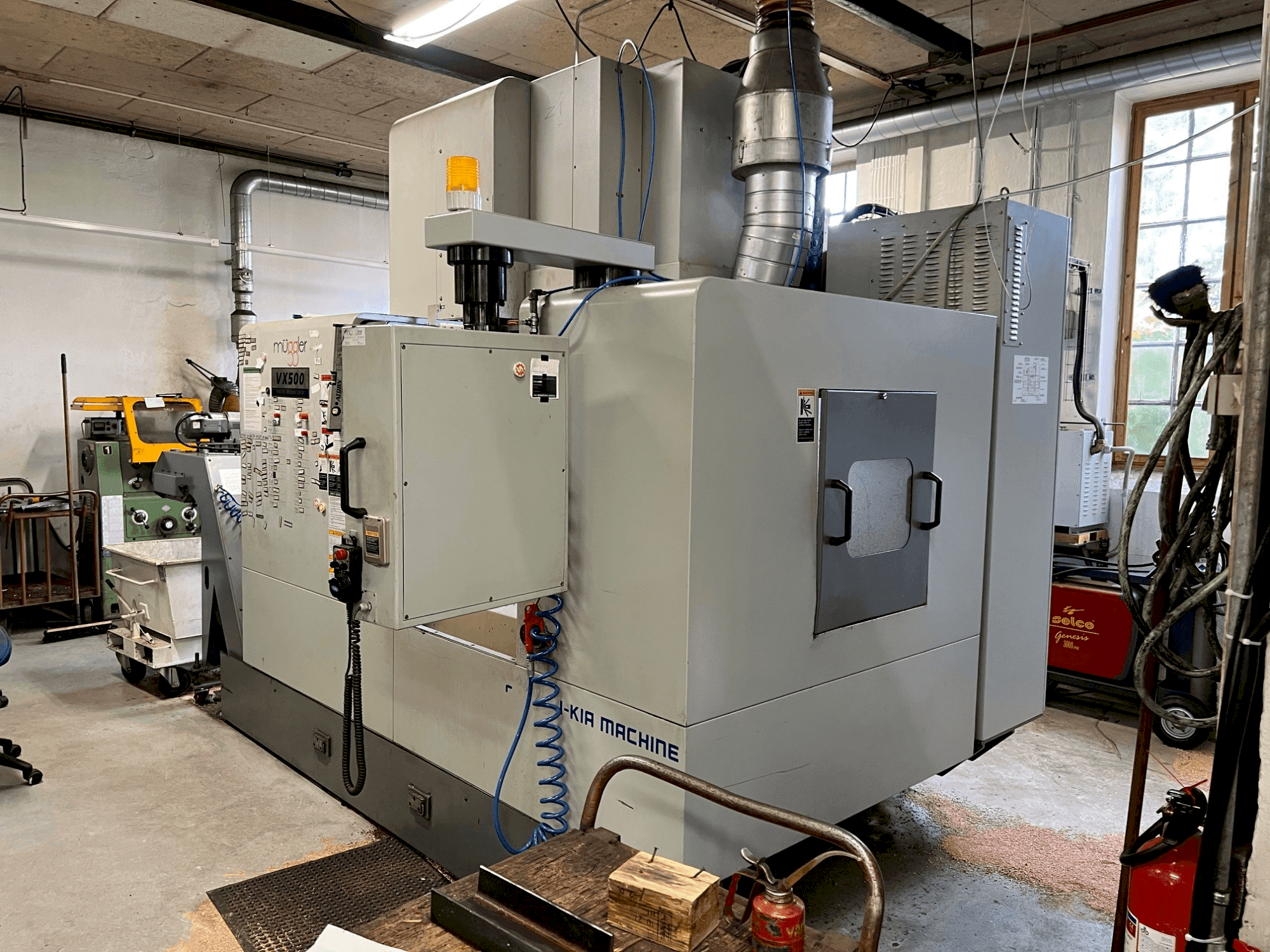 Makine  HYUNDAI KIA VX500 - Önden görünüm