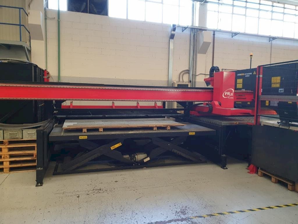 Makine  AMADA LC 2415 ALFA IV - Önden görünüm