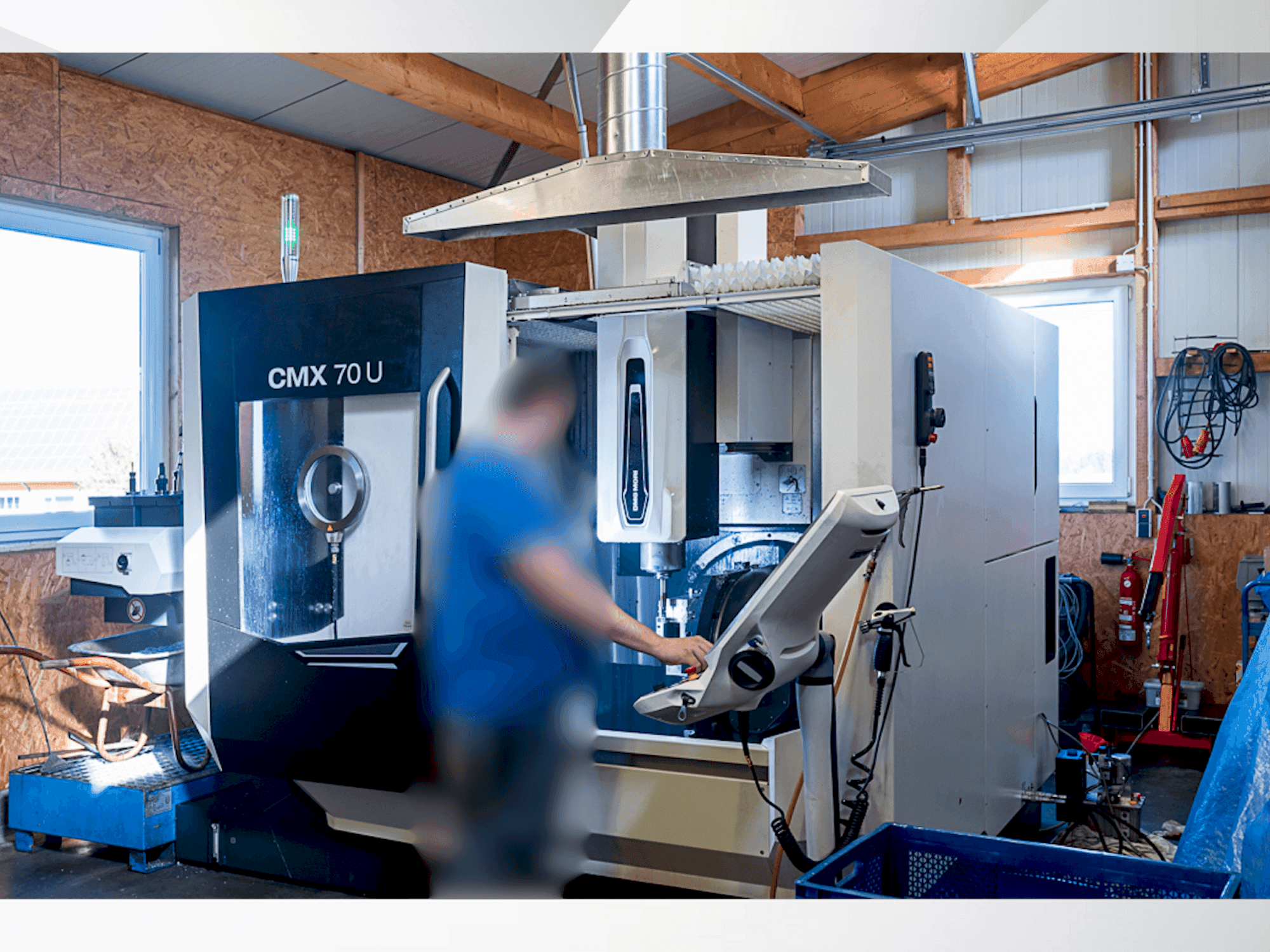 Makine  DMG MORI CMX 70 U - Önden görünüm