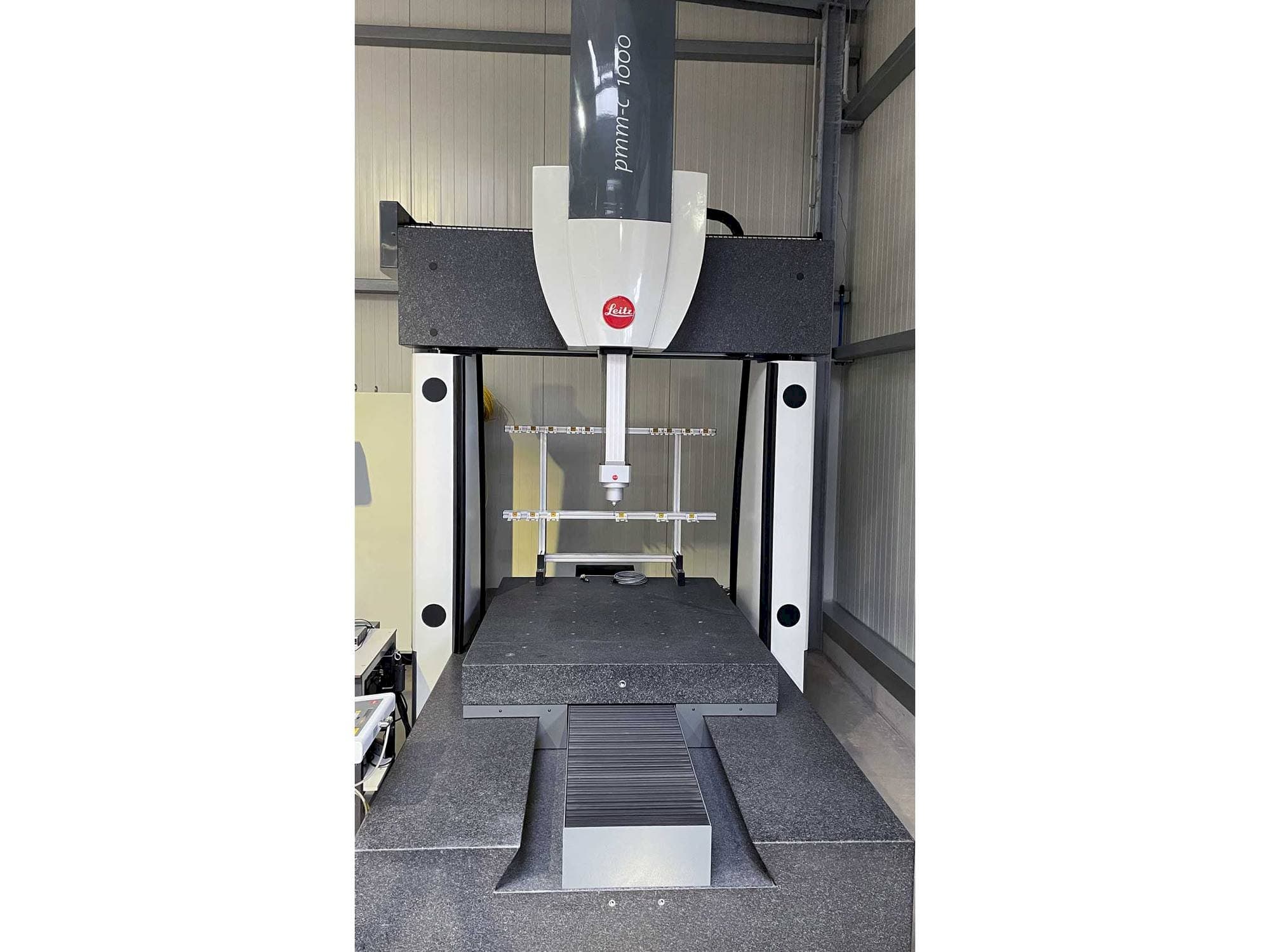 Makine  Hexagon PMM-C 1000 - Önden görünüm