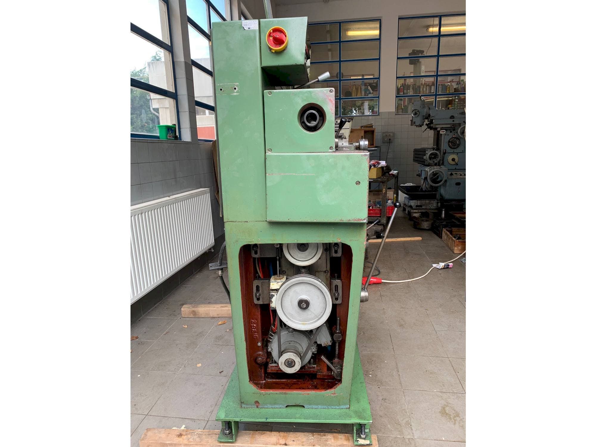 Makine  TOS Sm 16-A - Önden görünüm