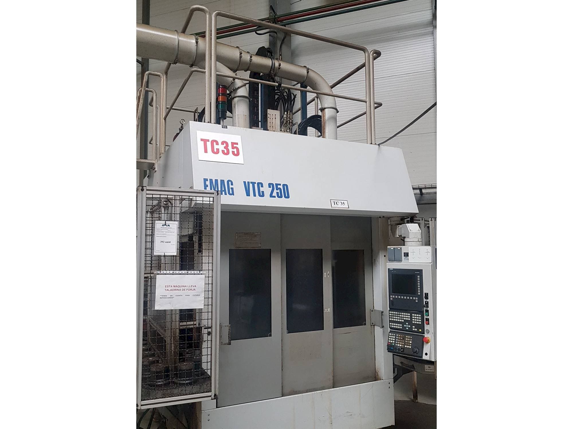 Makine  EMAG VTC 250 - Önden görünüm