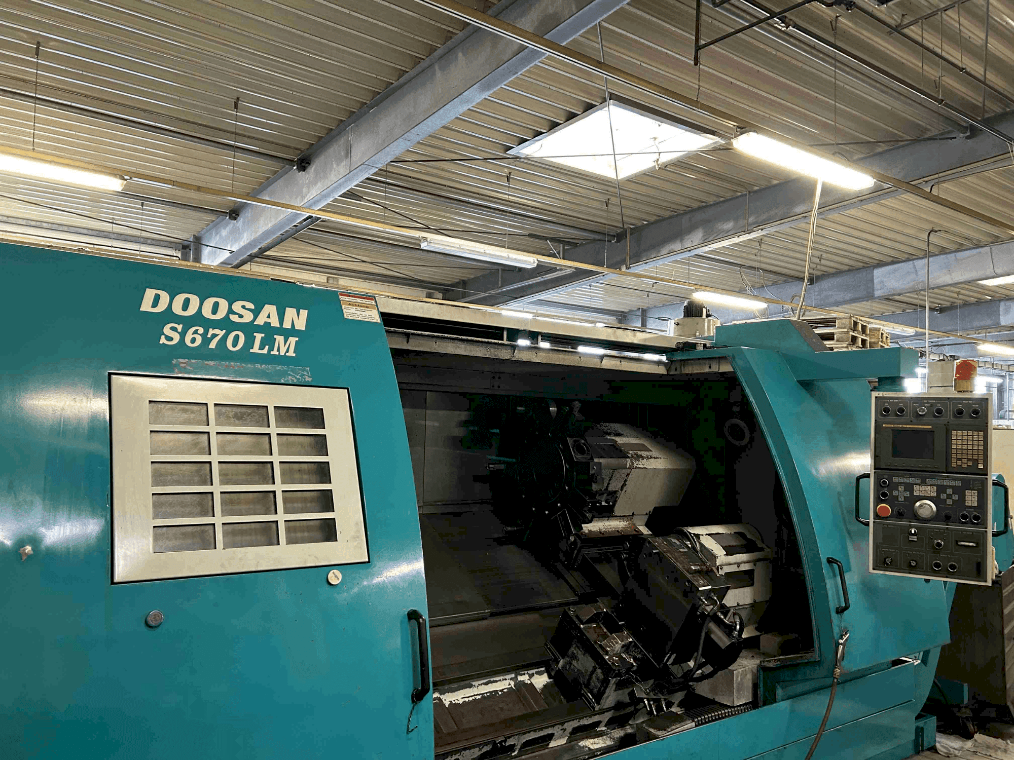 Makine  DOOSAN S670 LM - Önden görünüm