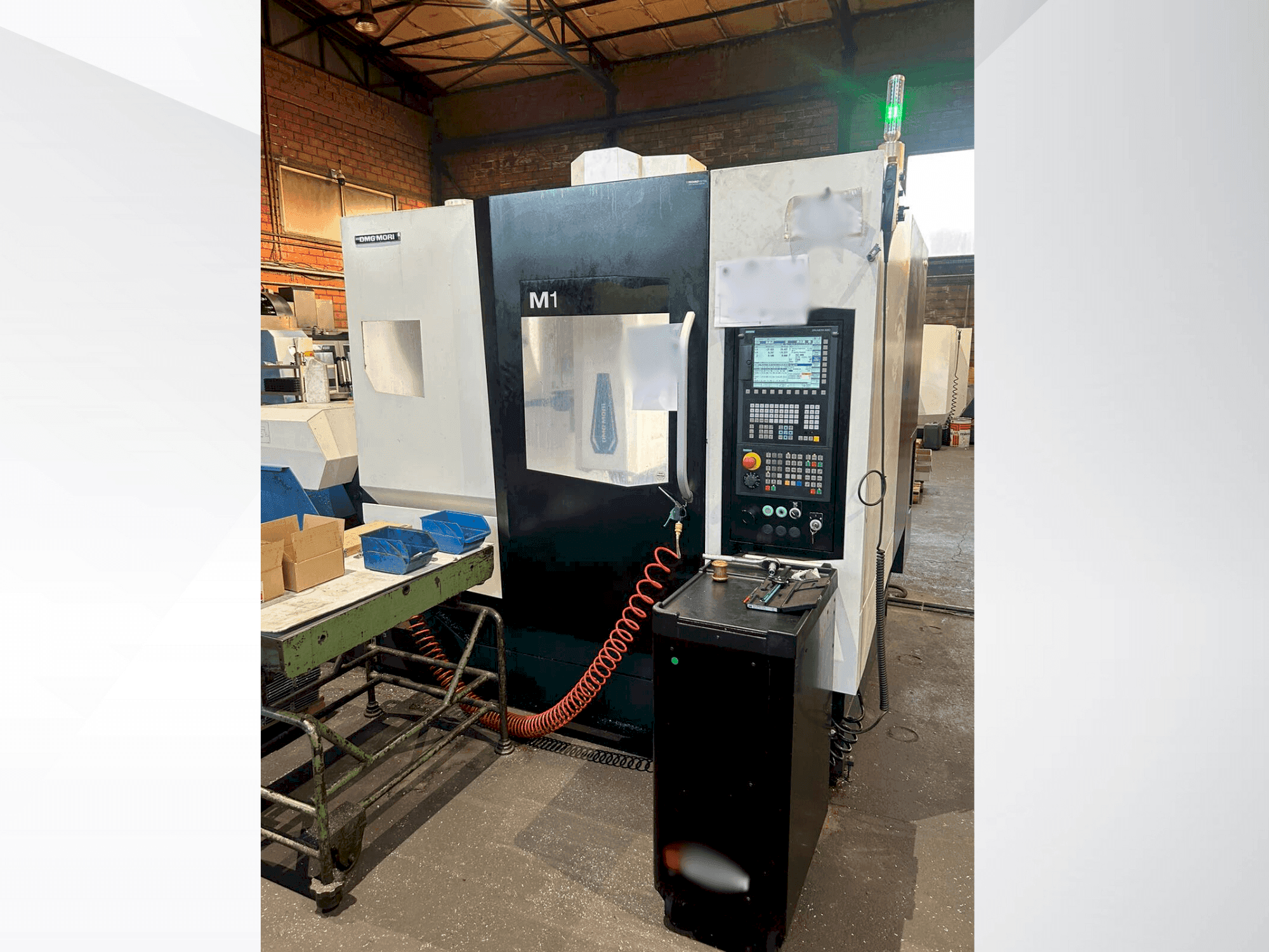 Makine  DMG MORI M1 PRO - Önden görünüm