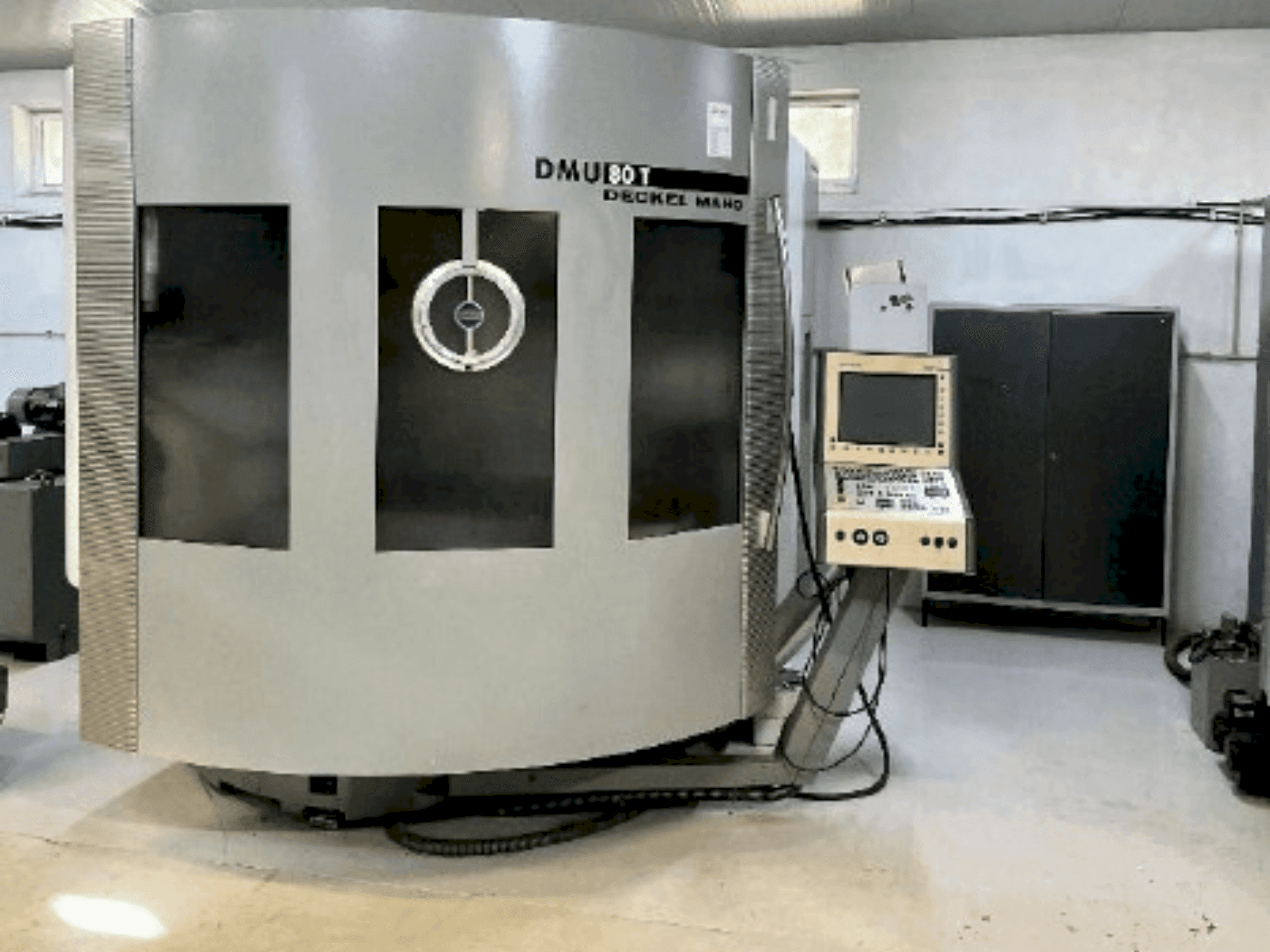 Makine  DMG DECKEL MAHO DMU 80T - Önden görünüm