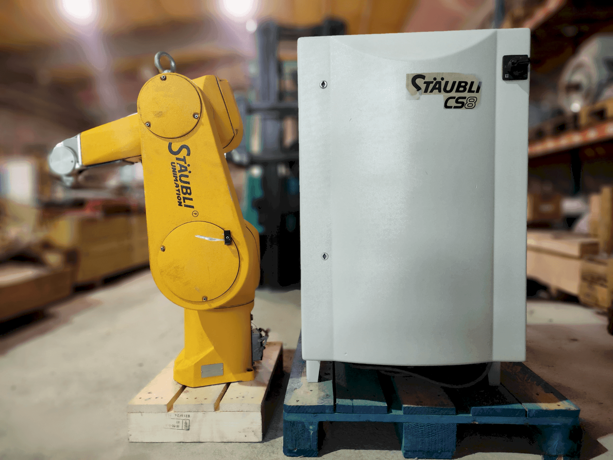 Makine  STAUBLI RX90B - Önden görünüm