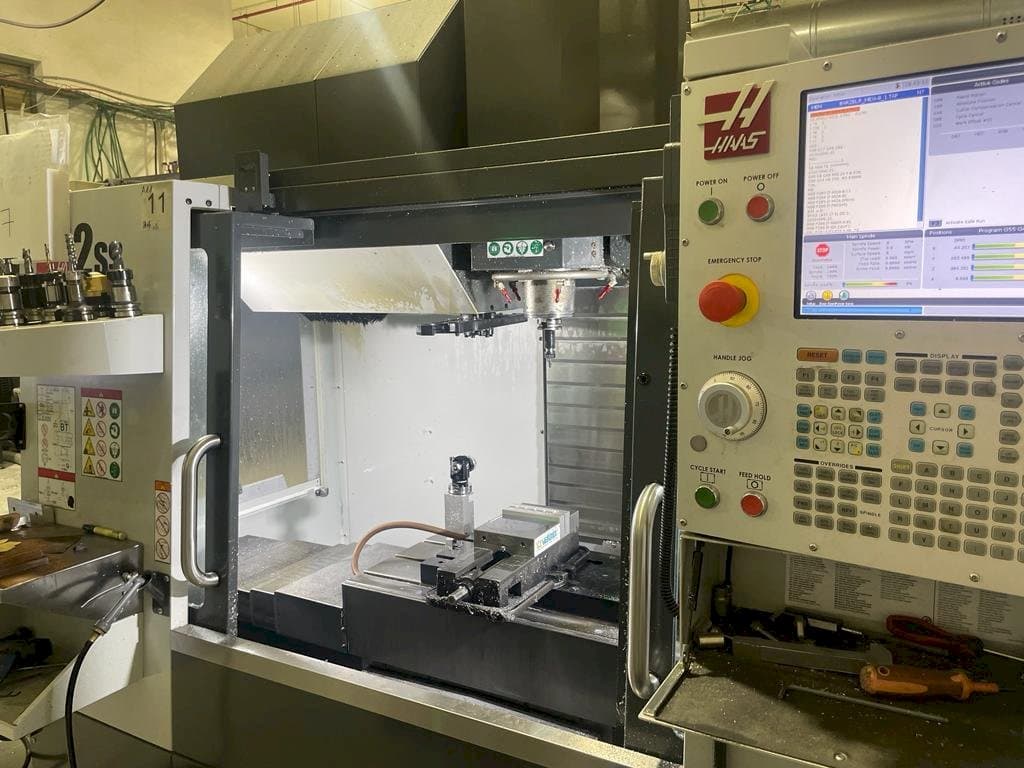 Makine  HAAS VF-2SS - Önden görünüm
