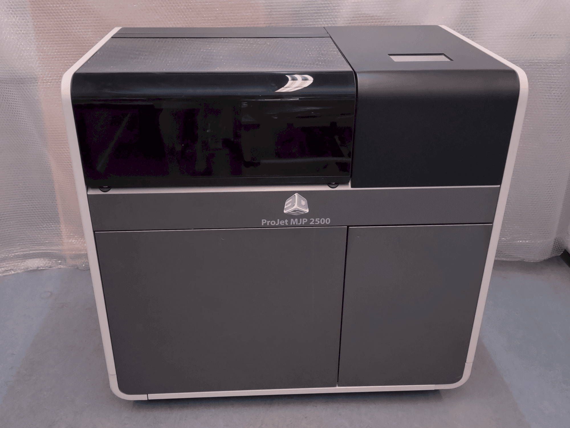 Makine  3DSYSTEMS ProJet 2500 Plus - Önden görünüm
