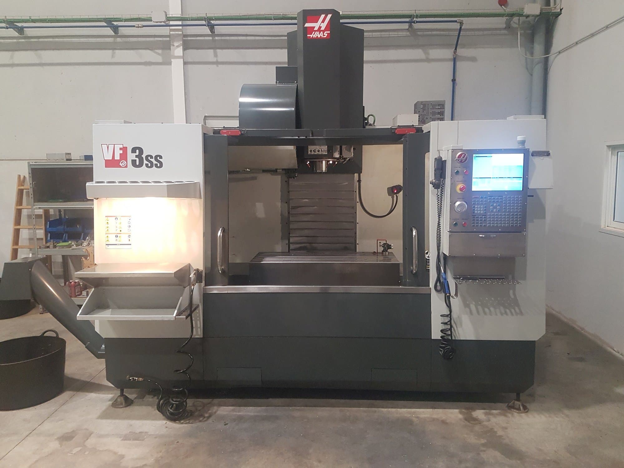 Makine  HAAS VF- 3SS - Önden görünüm