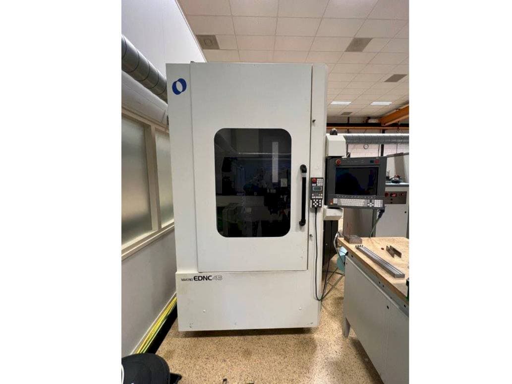 Makine  Makino EDNC 43 - Önden görünüm