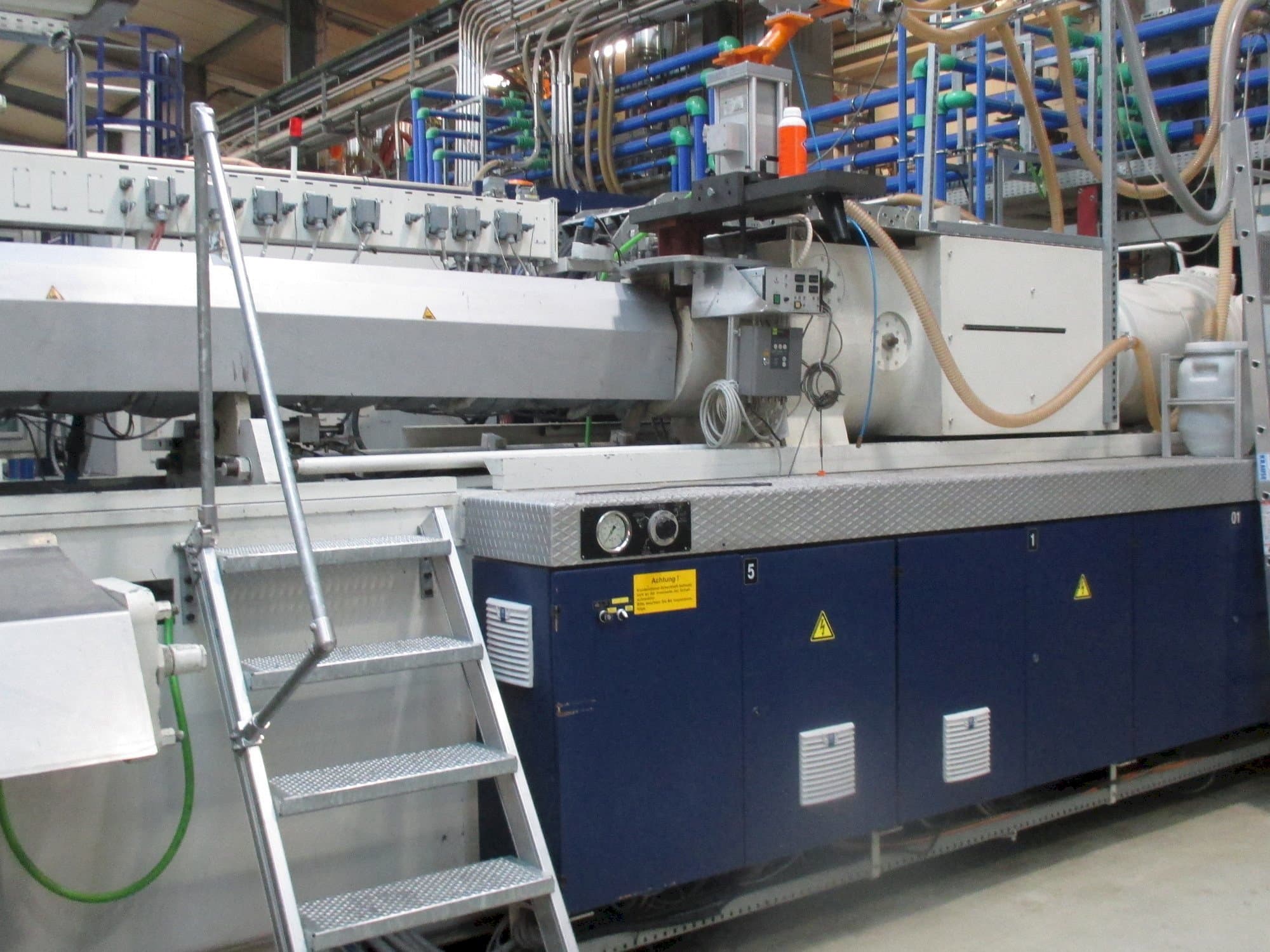 Makine  Krauss Maffei 1300/14700 MC - Önden görünüm