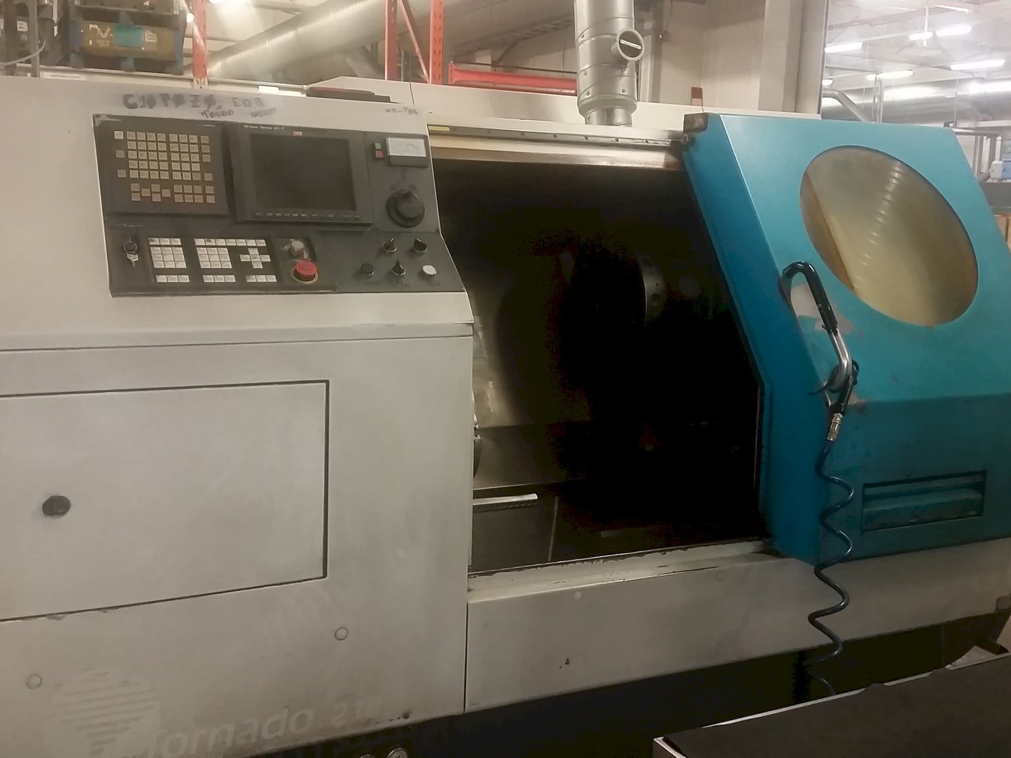 Makine  600 Lathes Tornado 210 - Önden görünüm
