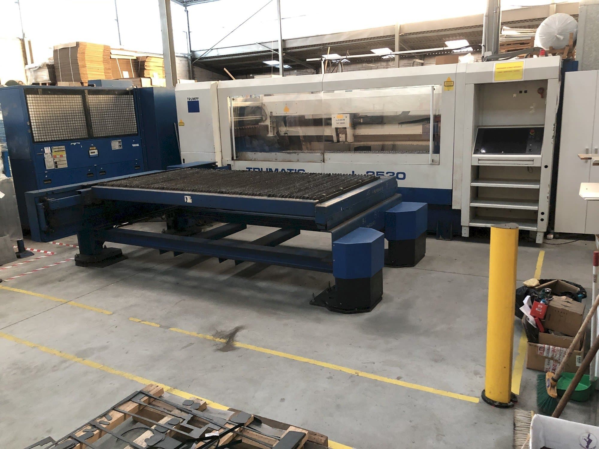 Makine Trumpf Trumatic L2530 - Önden görünüm