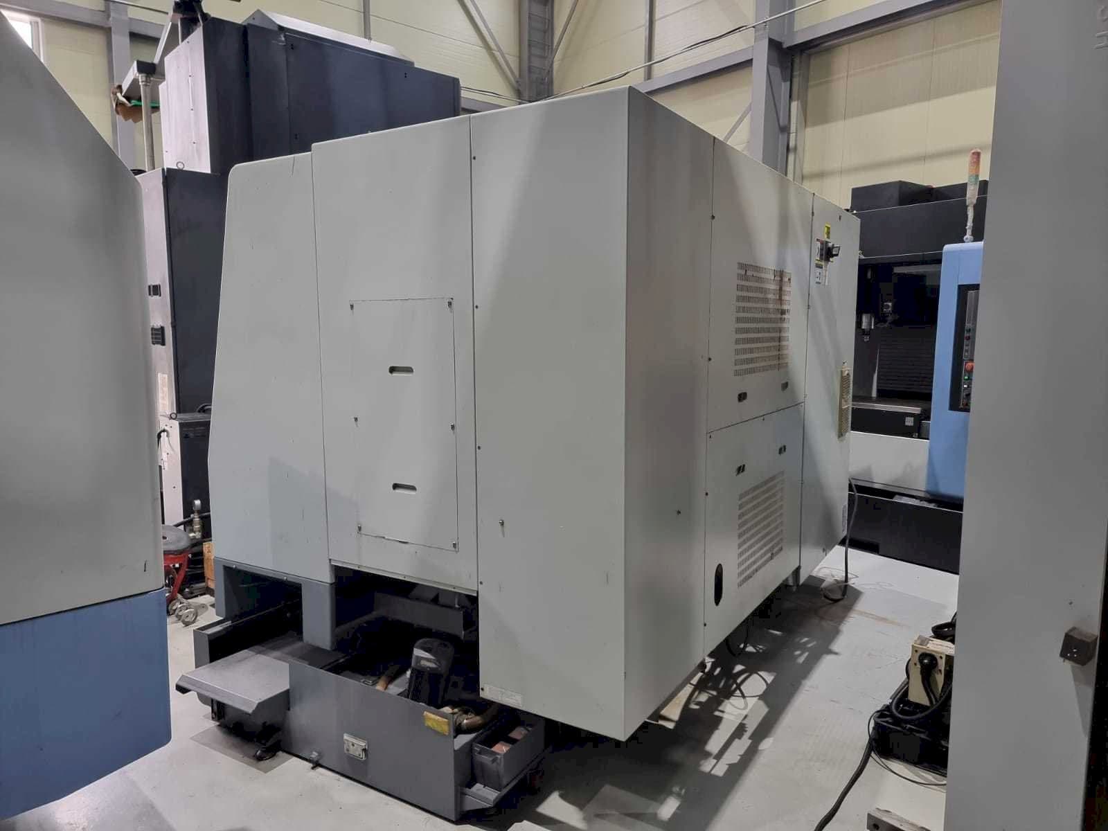 Makine  Hyundai Kia SKT250Y - Önden görünüm