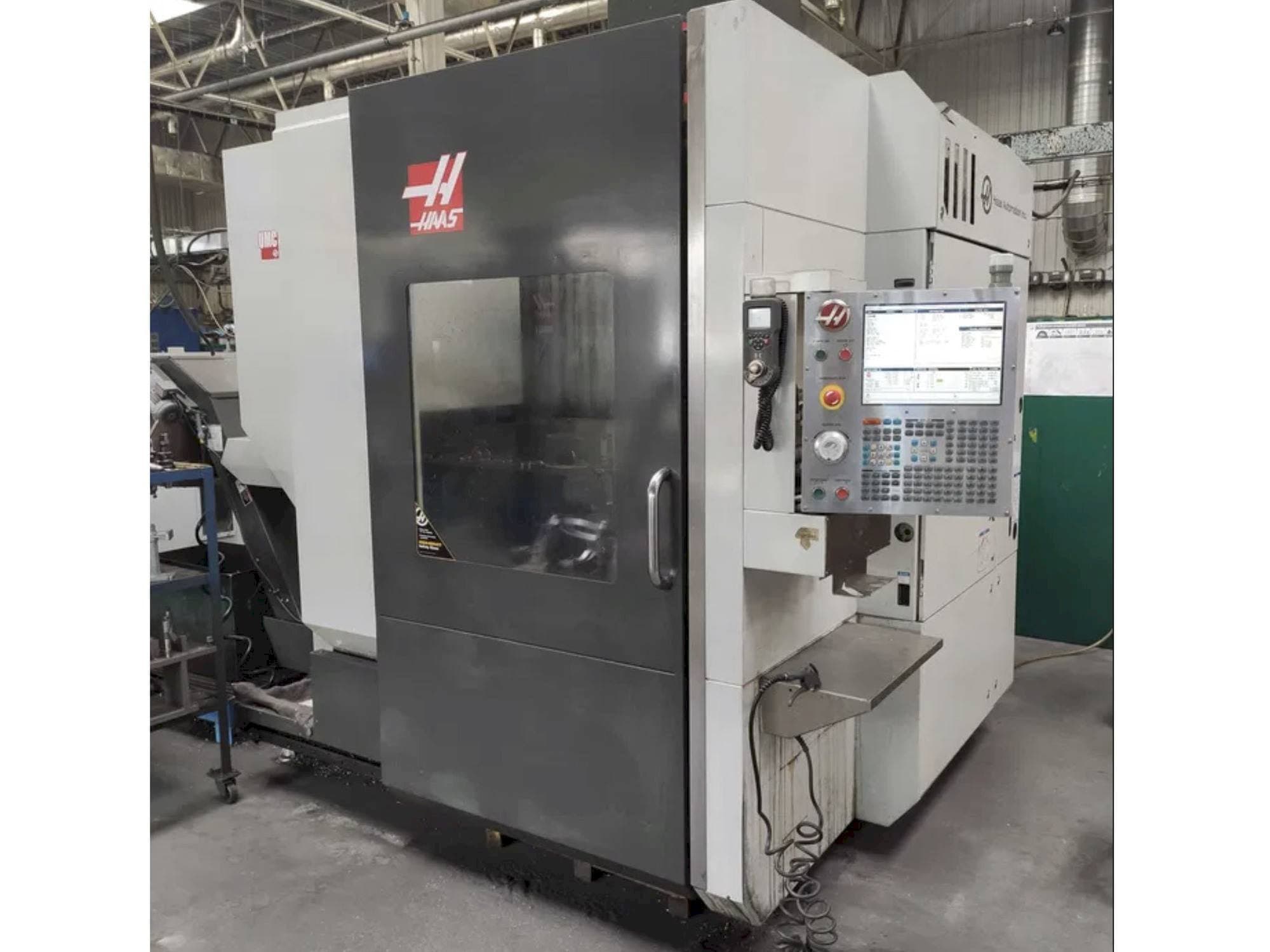 Makine  HAAS UMC-750 - Önden görünüm