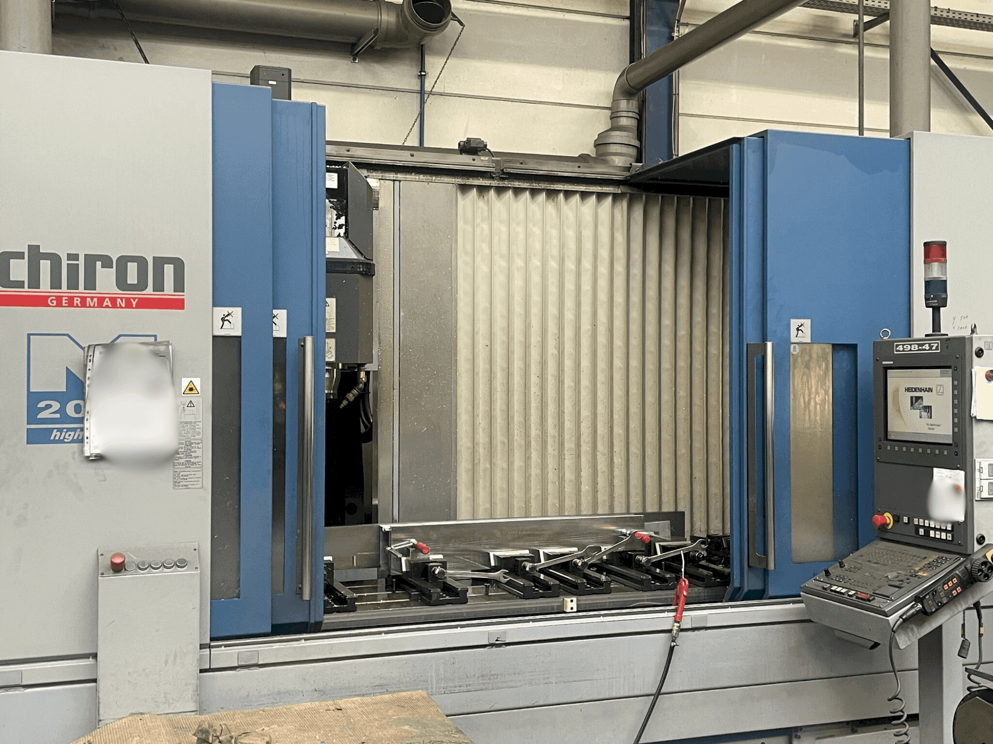 Makine  CHIRON Mill 2000 - Önden görünüm