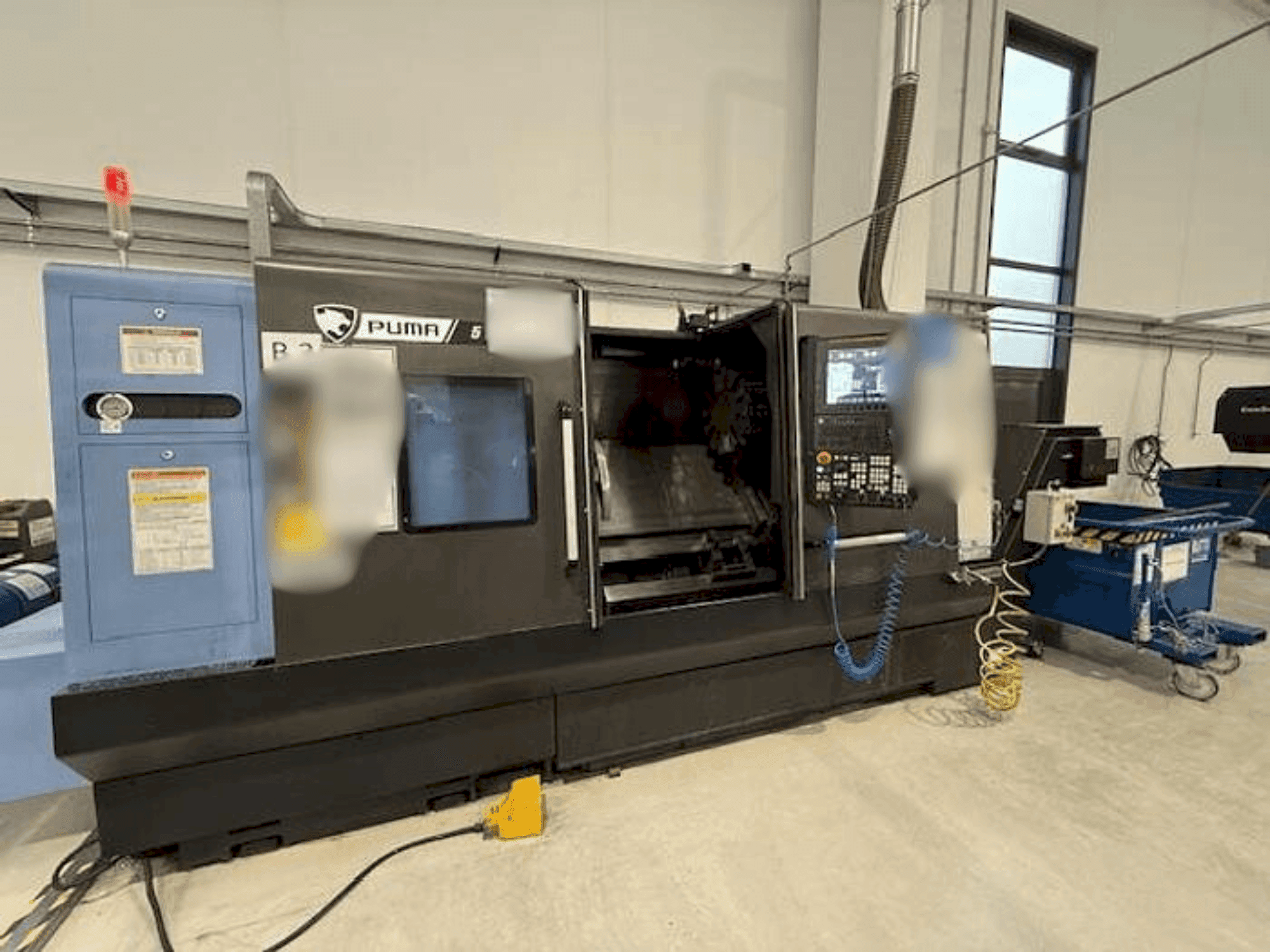 Makine  DOOSAN PUMA 5100A - Önden görünüm