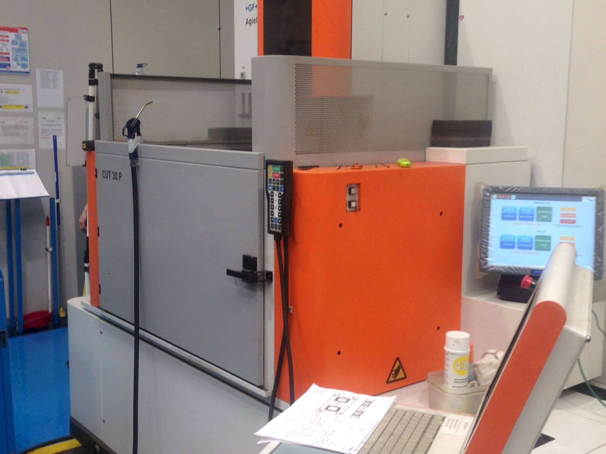 Makine  CHARMILLES CUT 30P - Önden görünüm