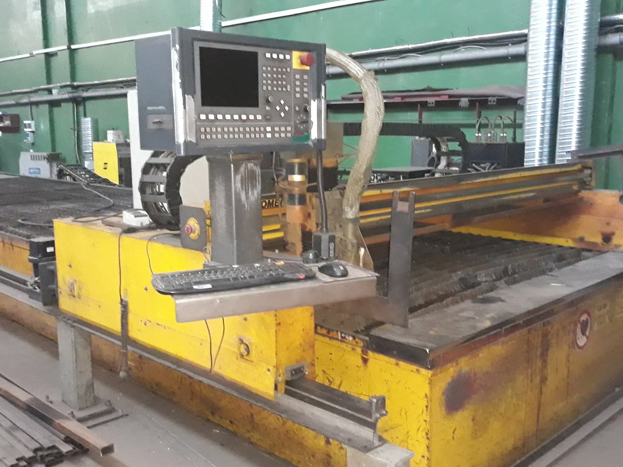 Makine  ESAB CXD-P 3000 - Önden görünüm