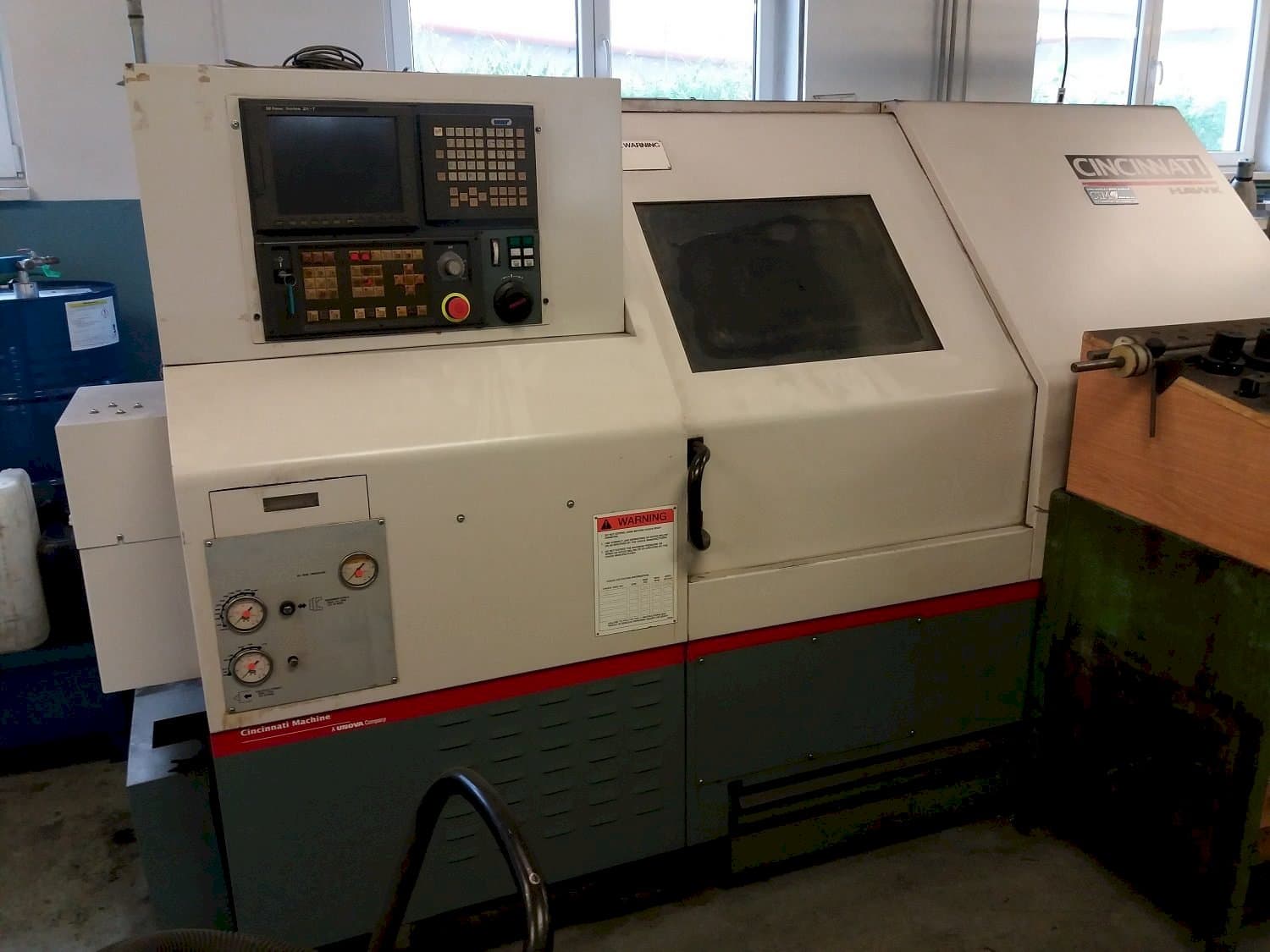 Makine  Cincinnati HAWK-200M - Önden görünüm