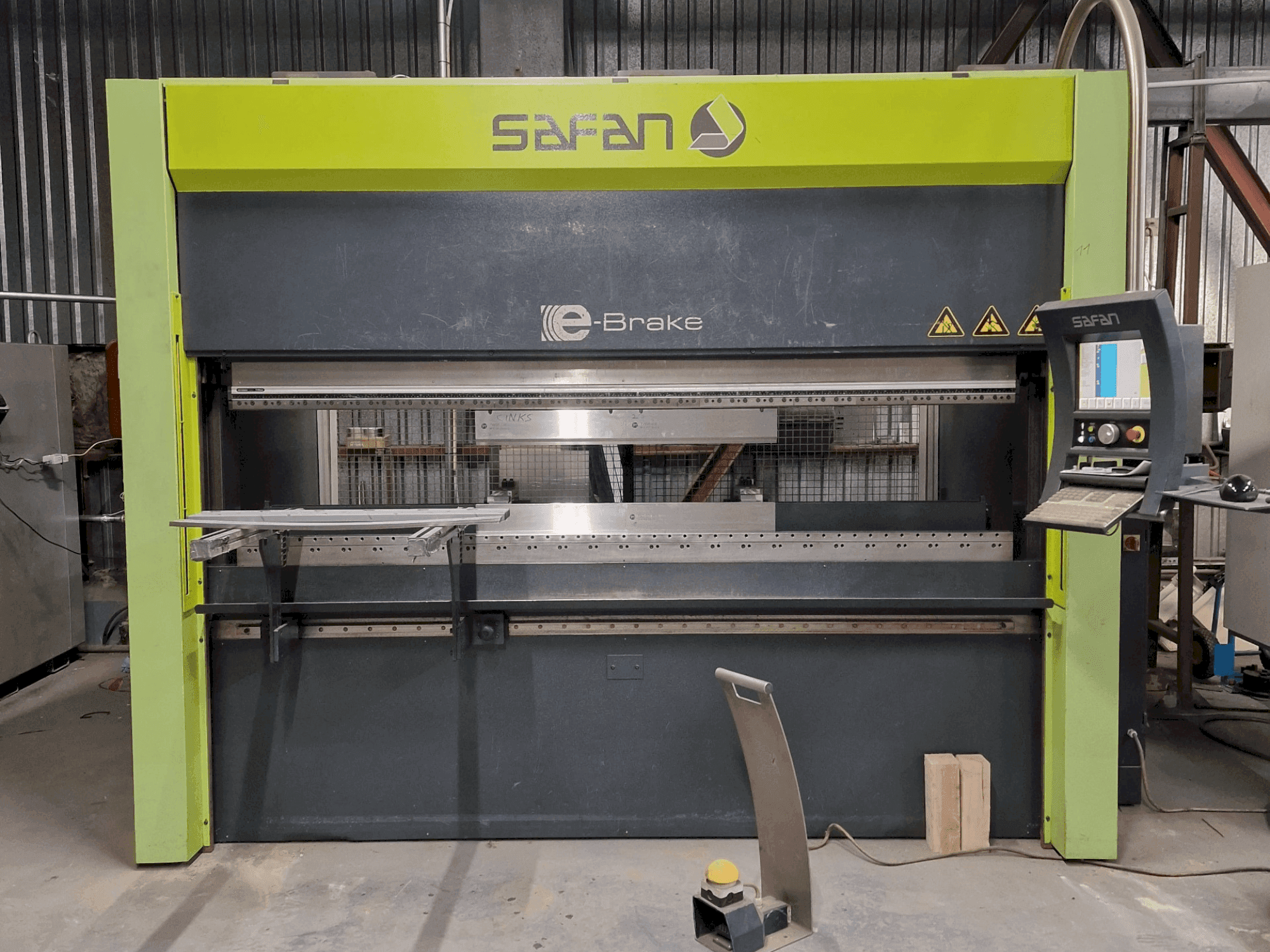 Makine  Safan E-Brake 80-2550-Ts3 Cnc - Önden görünüm