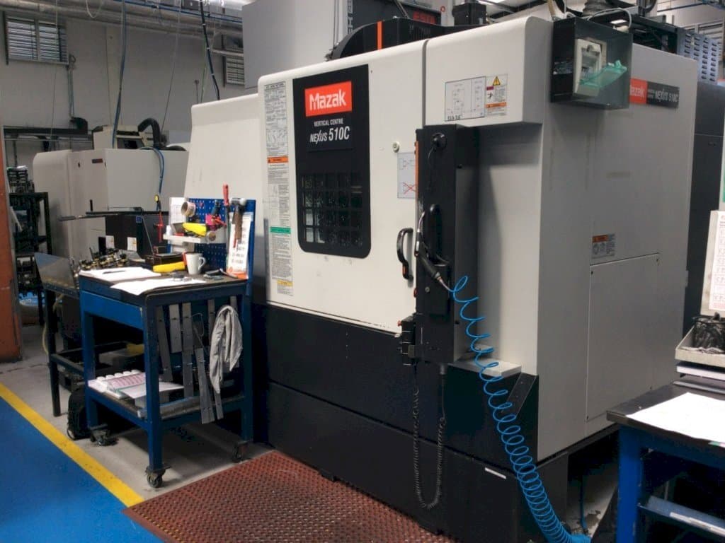 Makine  Mazak Nexus VCN 510C - Önden görünüm