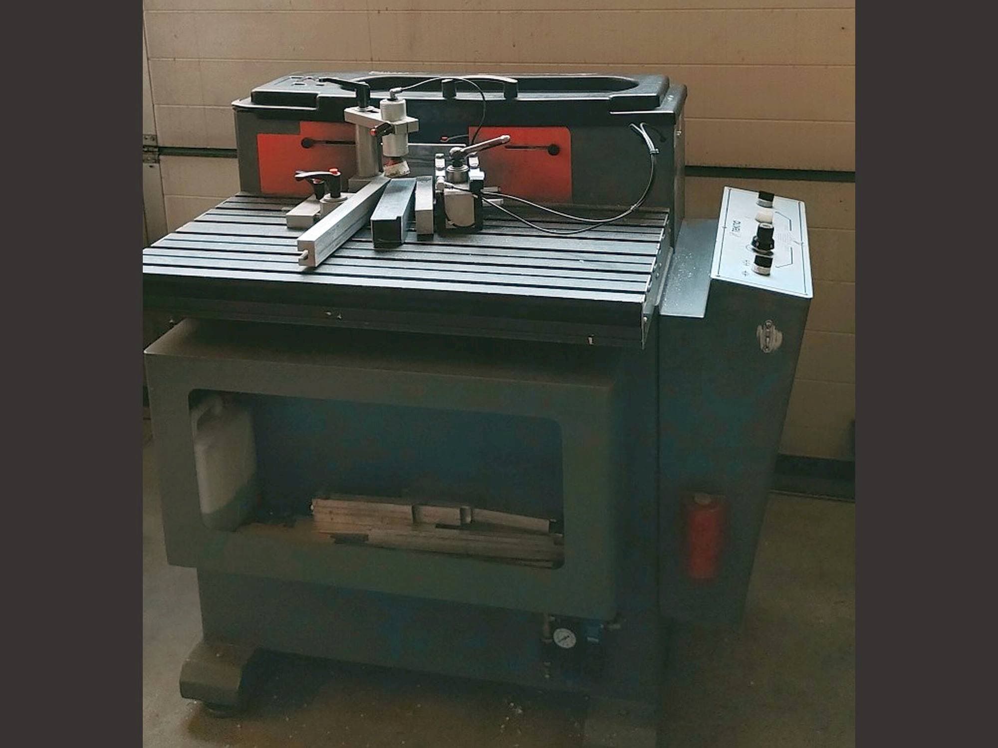 Makine  Tekna TK661 - Sol taraftaki görüntü