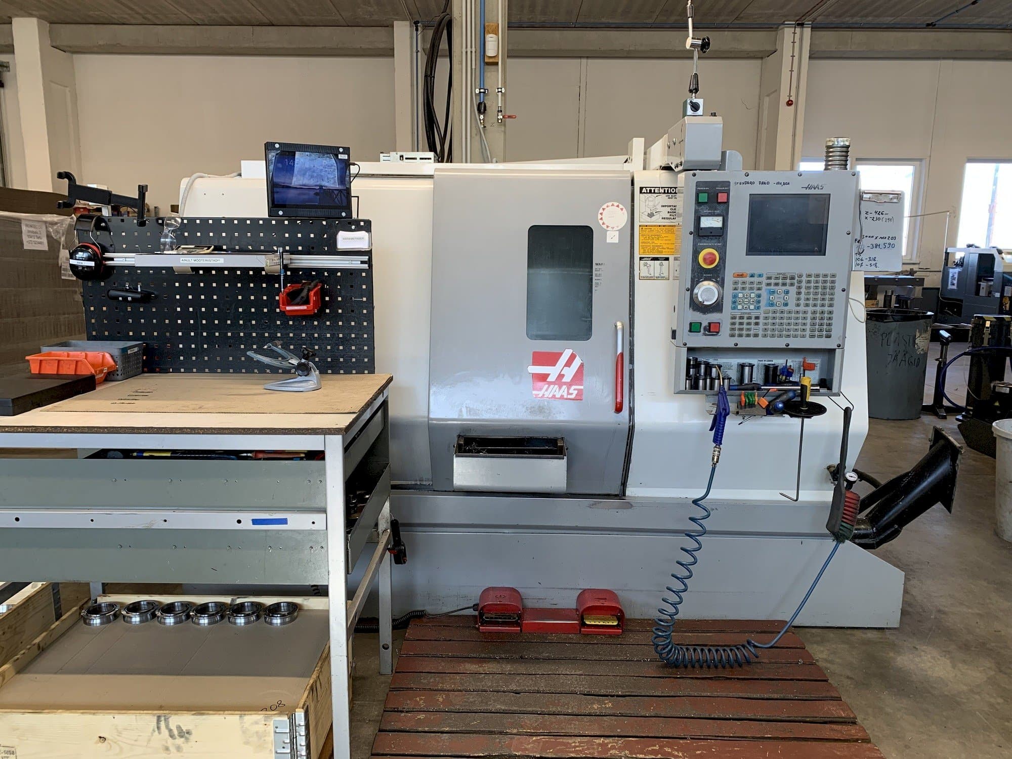 Makine  HAAS SL-20 TCF - Önden görünüm