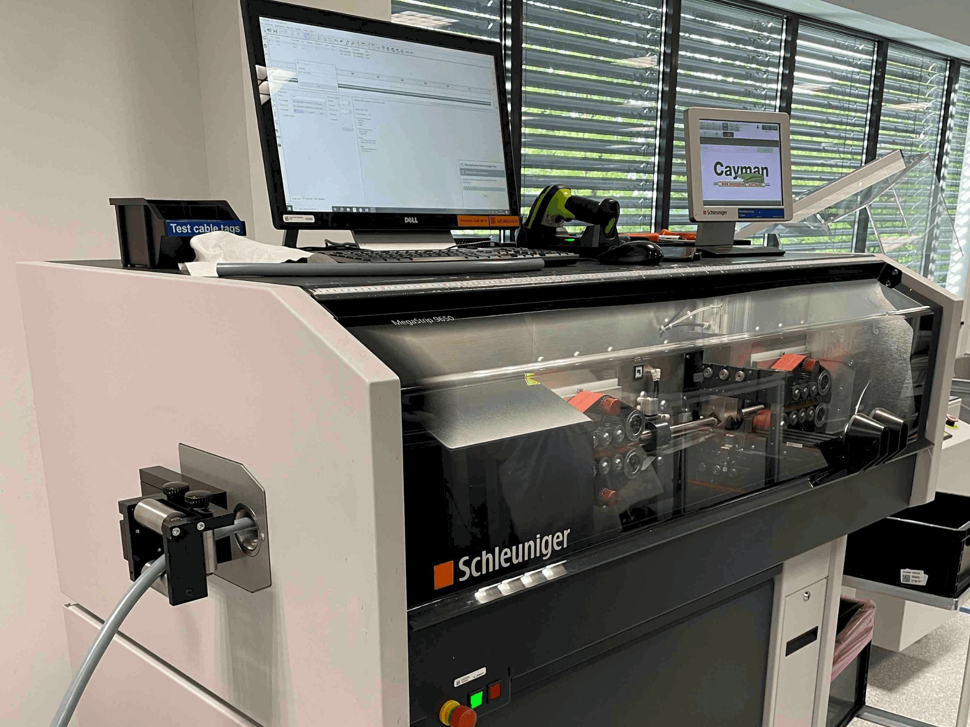 Makine  Schleuniger MegaStrip 9650 - Önden görünüm