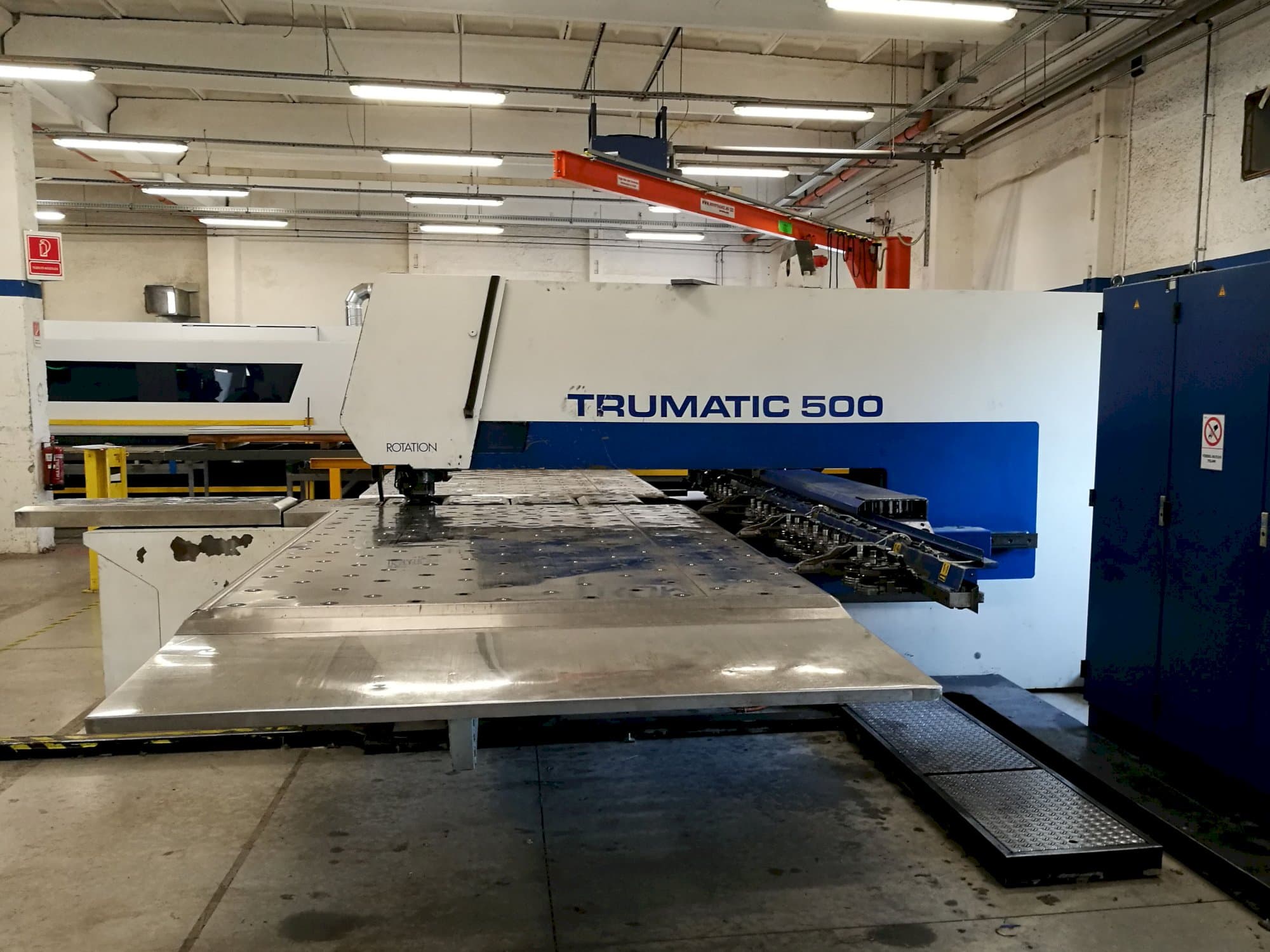 Makine  Trumpf Trumatic 500 R - Sol taraftaki görüntü