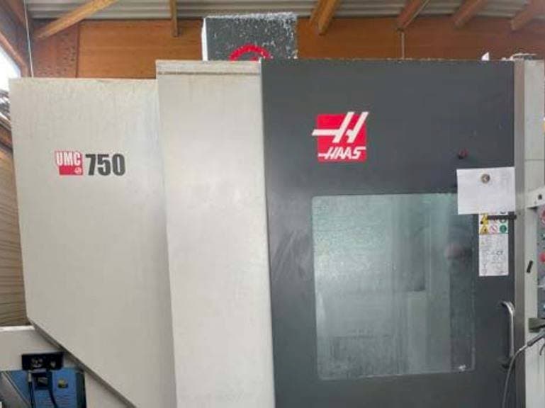 Makine  HAAS UMC 750 S - Önden görünüm