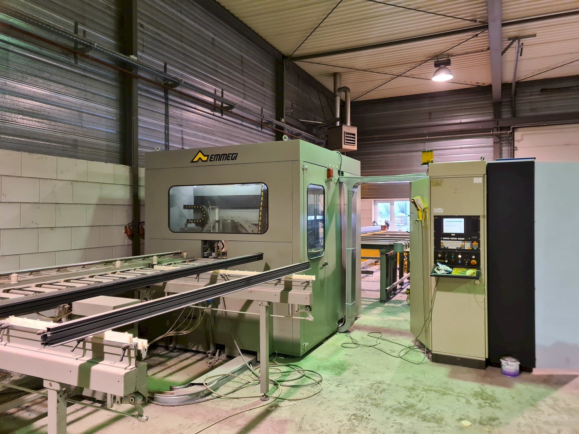 Makine  Emmegi Quadra - Önden görünüm