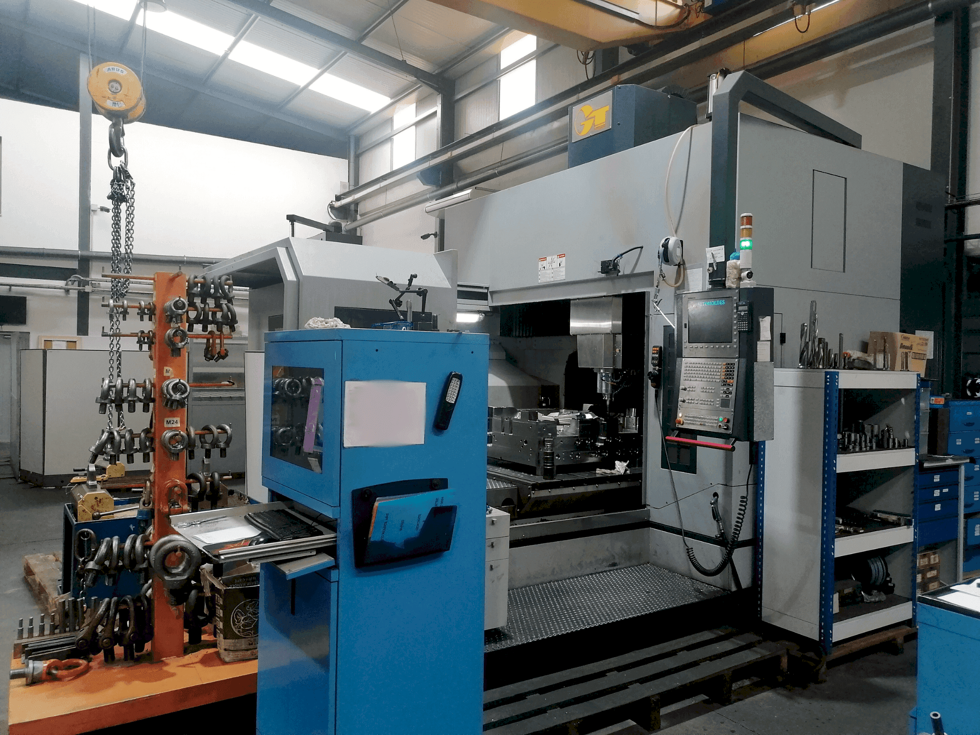 Makine  GENTIGER GT1614V - Önden görünüm